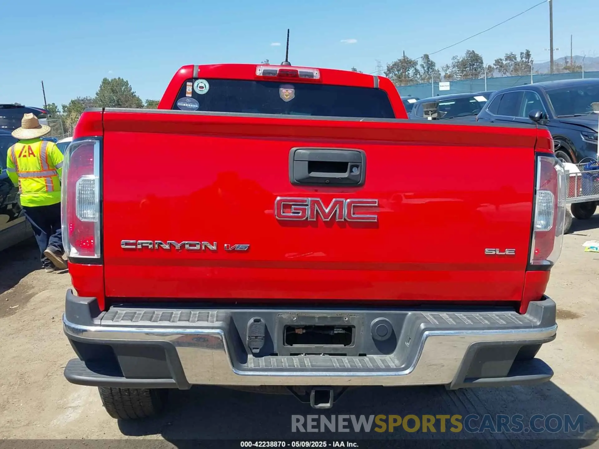 16 Photograph of a damaged car 1GTG5CEN7L1181313 GMC CANYON 2020