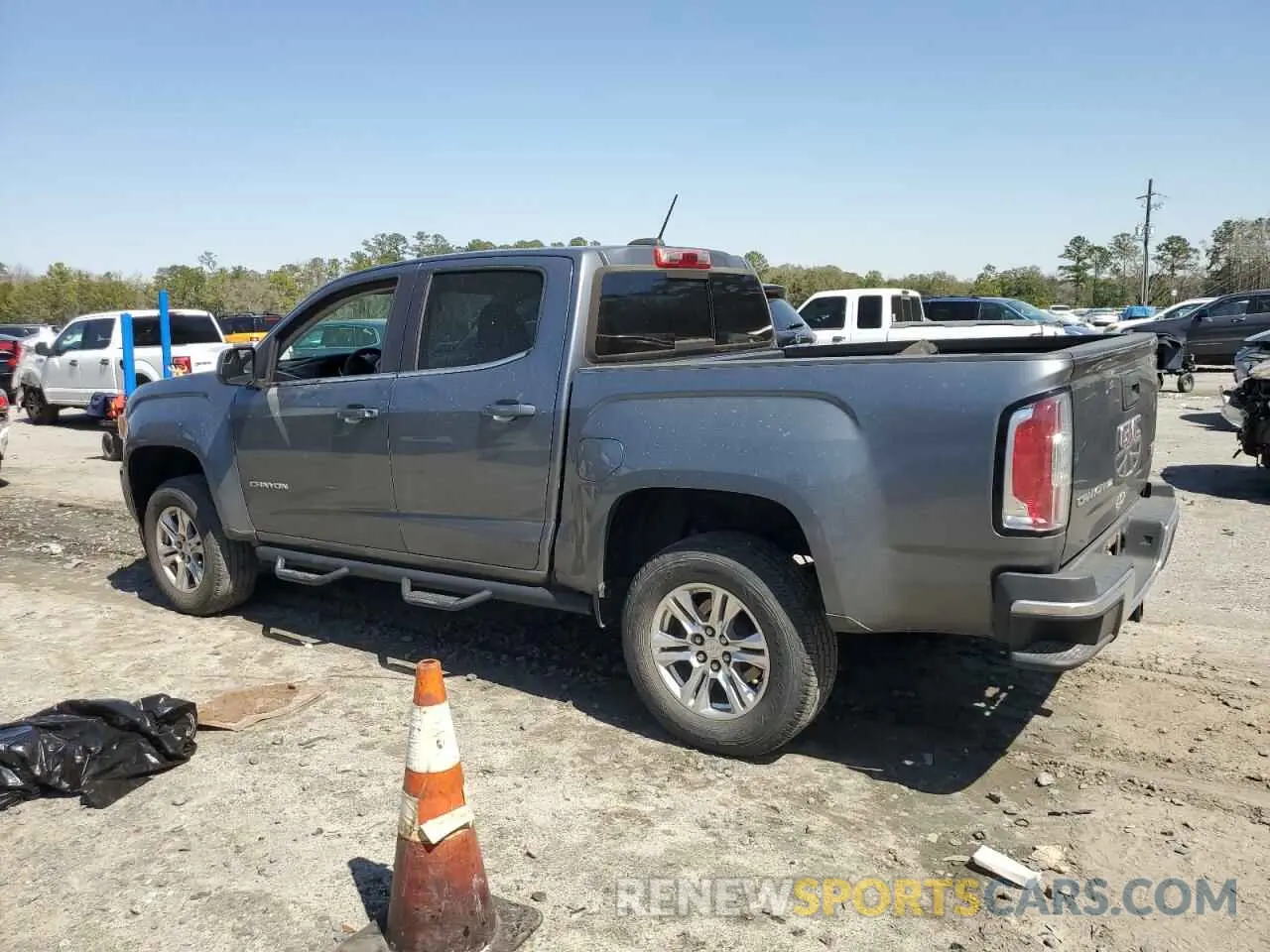 2 Photograph of a damaged car 1GTG5CENXL1115144 GMC CANYON 2020