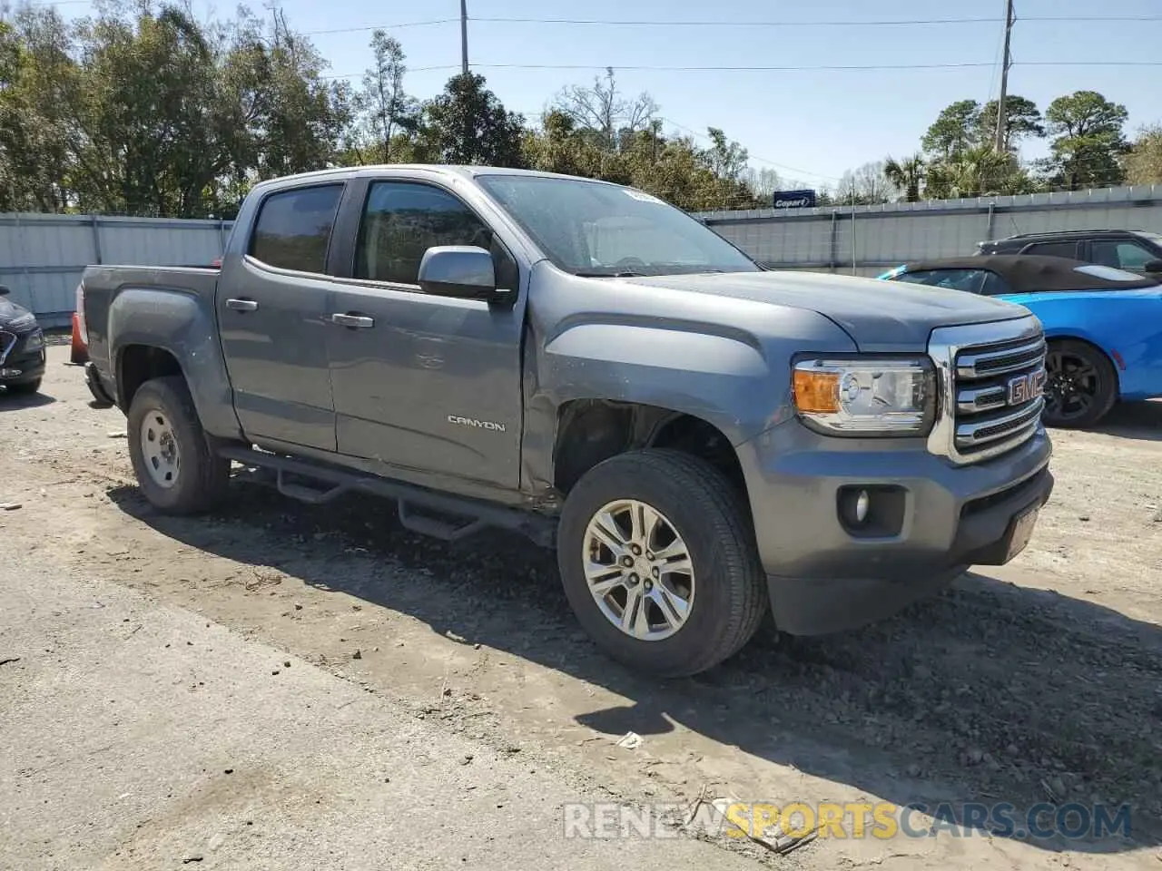 4 Photograph of a damaged car 1GTG5CENXL1115144 GMC CANYON 2020