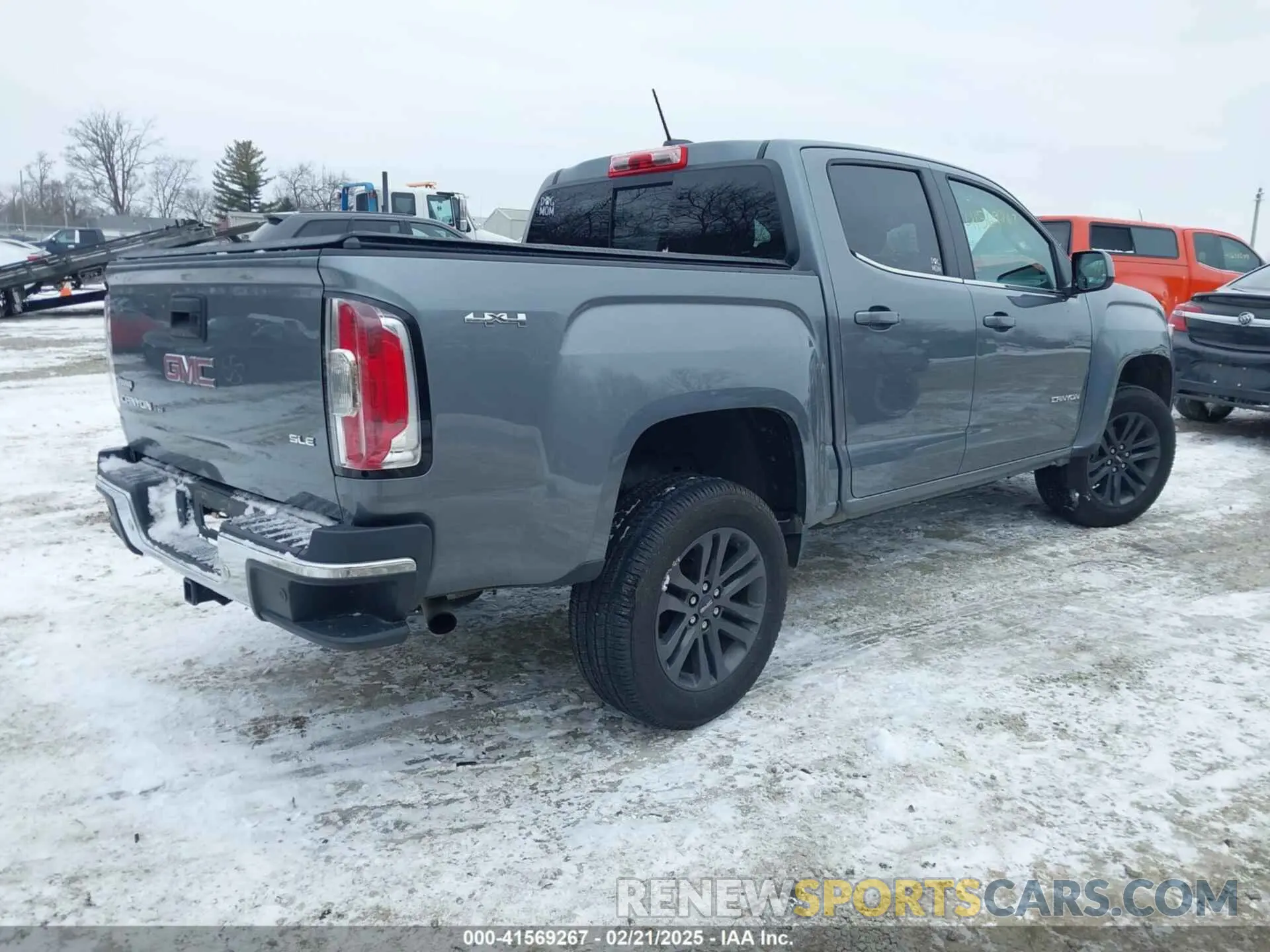 4 Photograph of a damaged car 1GTG6CEN9L1141277 GMC CANYON 2020