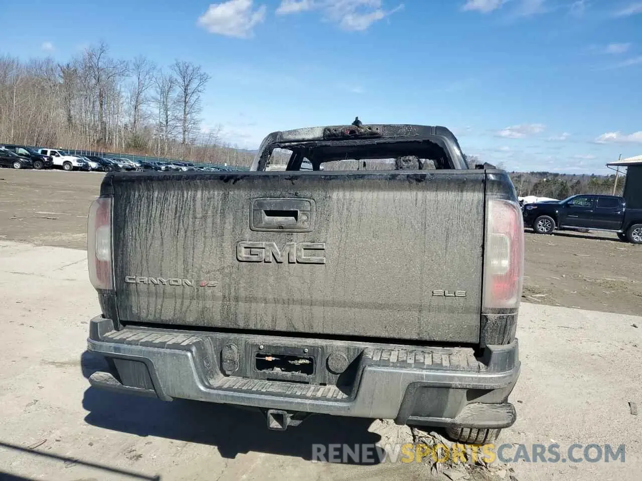 6 Photograph of a damaged car 1GTG6CEN9L1251813 GMC CANYON 2020