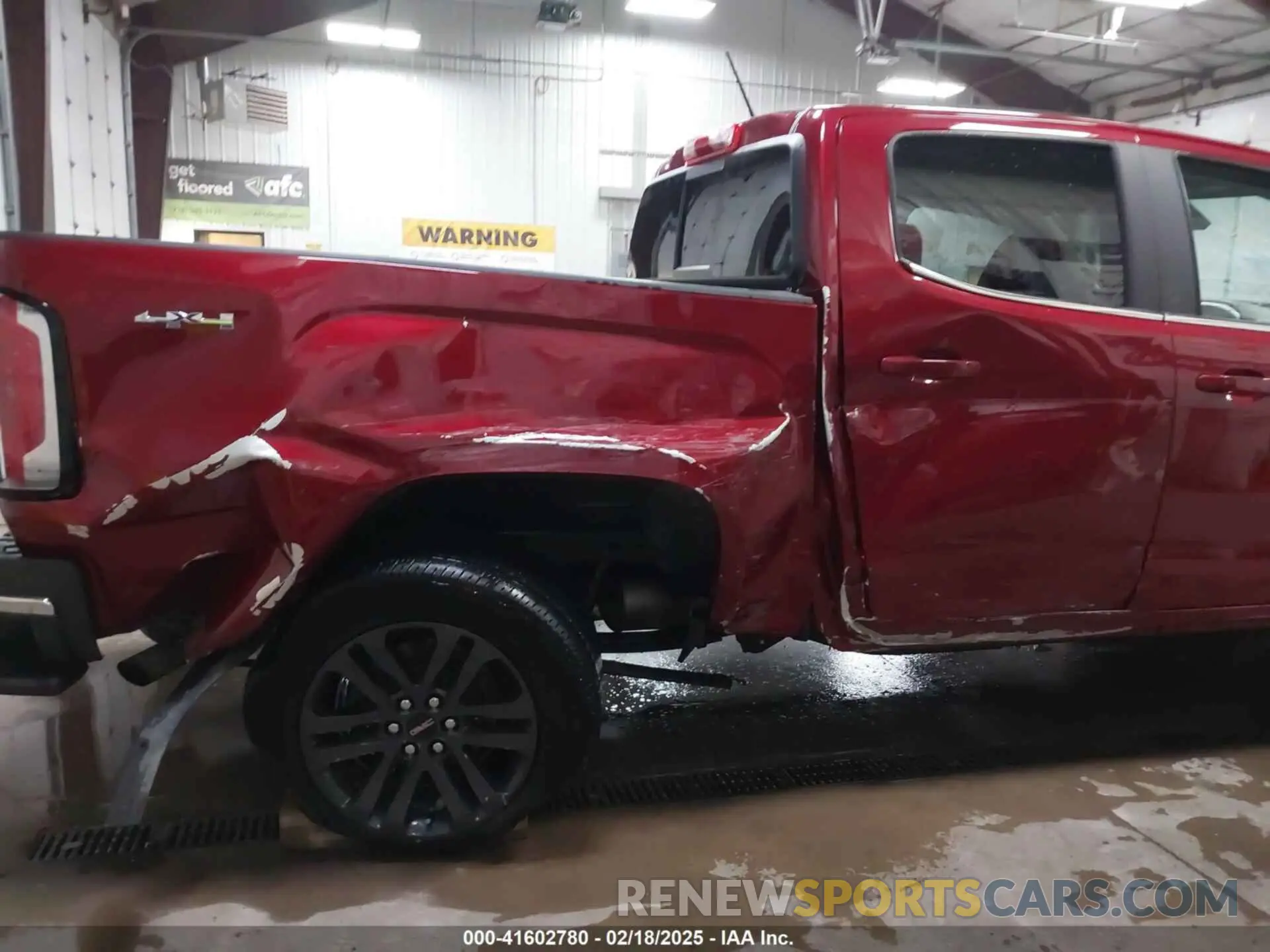 18 Photograph of a damaged car 1GTG6CENXL1163434 GMC CANYON 2020