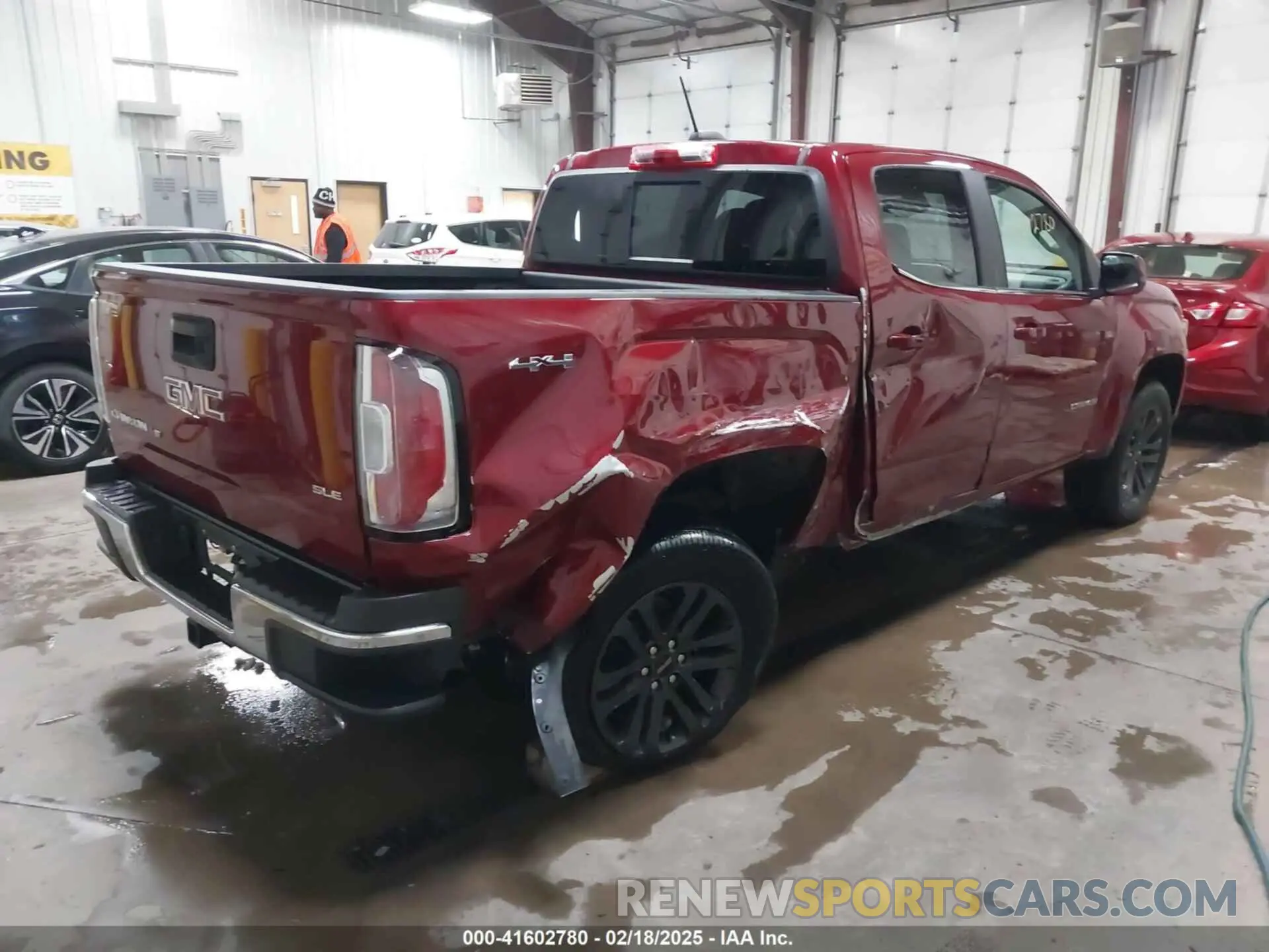 4 Photograph of a damaged car 1GTG6CENXL1163434 GMC CANYON 2020