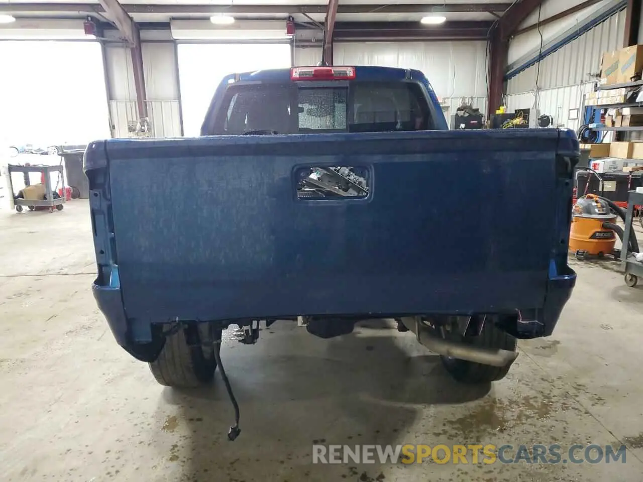 6 Photograph of a damaged car 1GTG6DEN2L1164633 GMC CANYON 2020