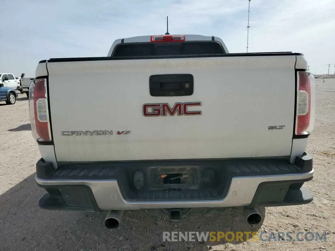 6 Photograph of a damaged car 1GTG6DEN3L1229537 GMC CANYON 2020