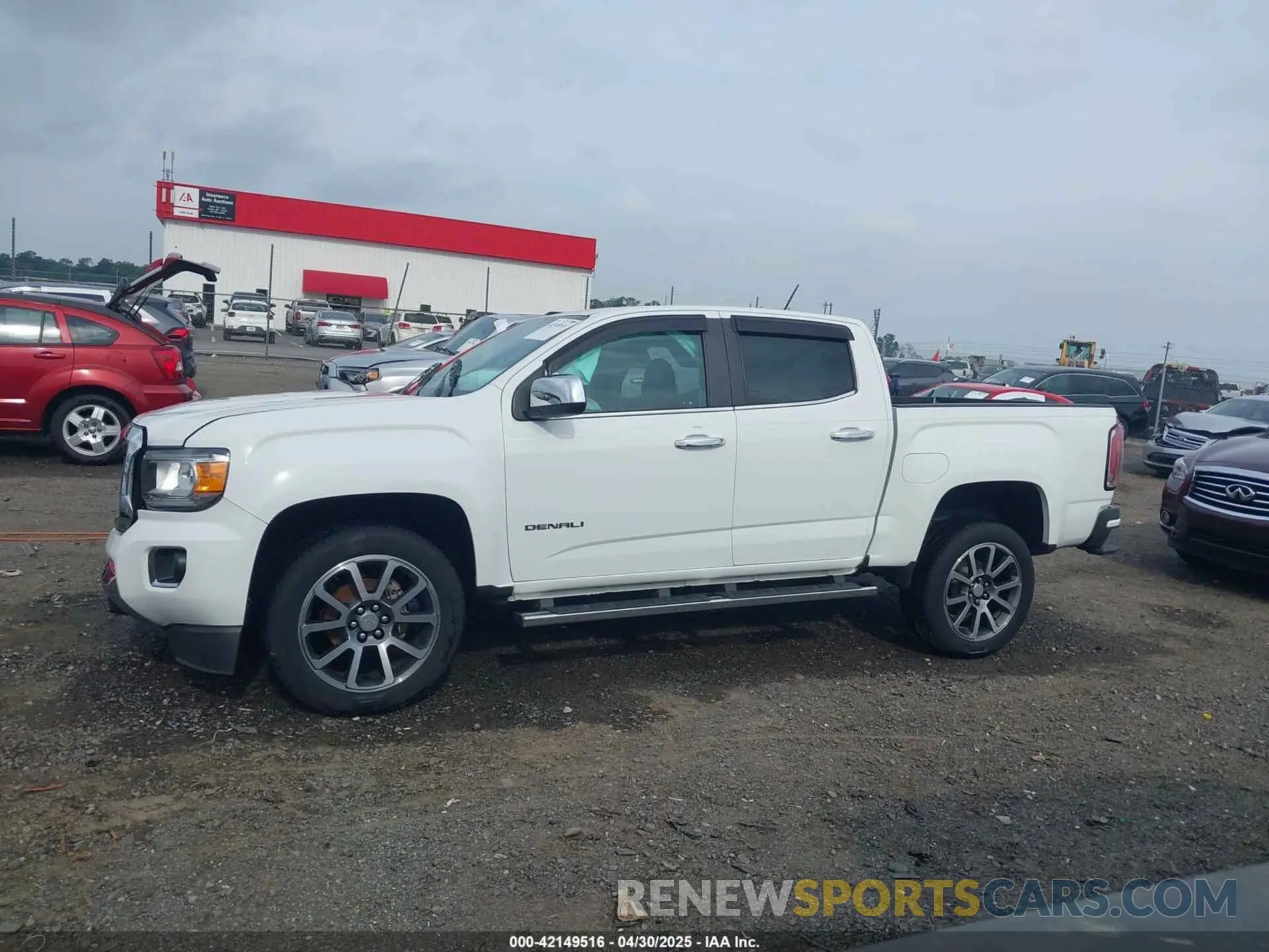 14 Photograph of a damaged car 1GTG6EEN5L1141014 GMC CANYON 2020