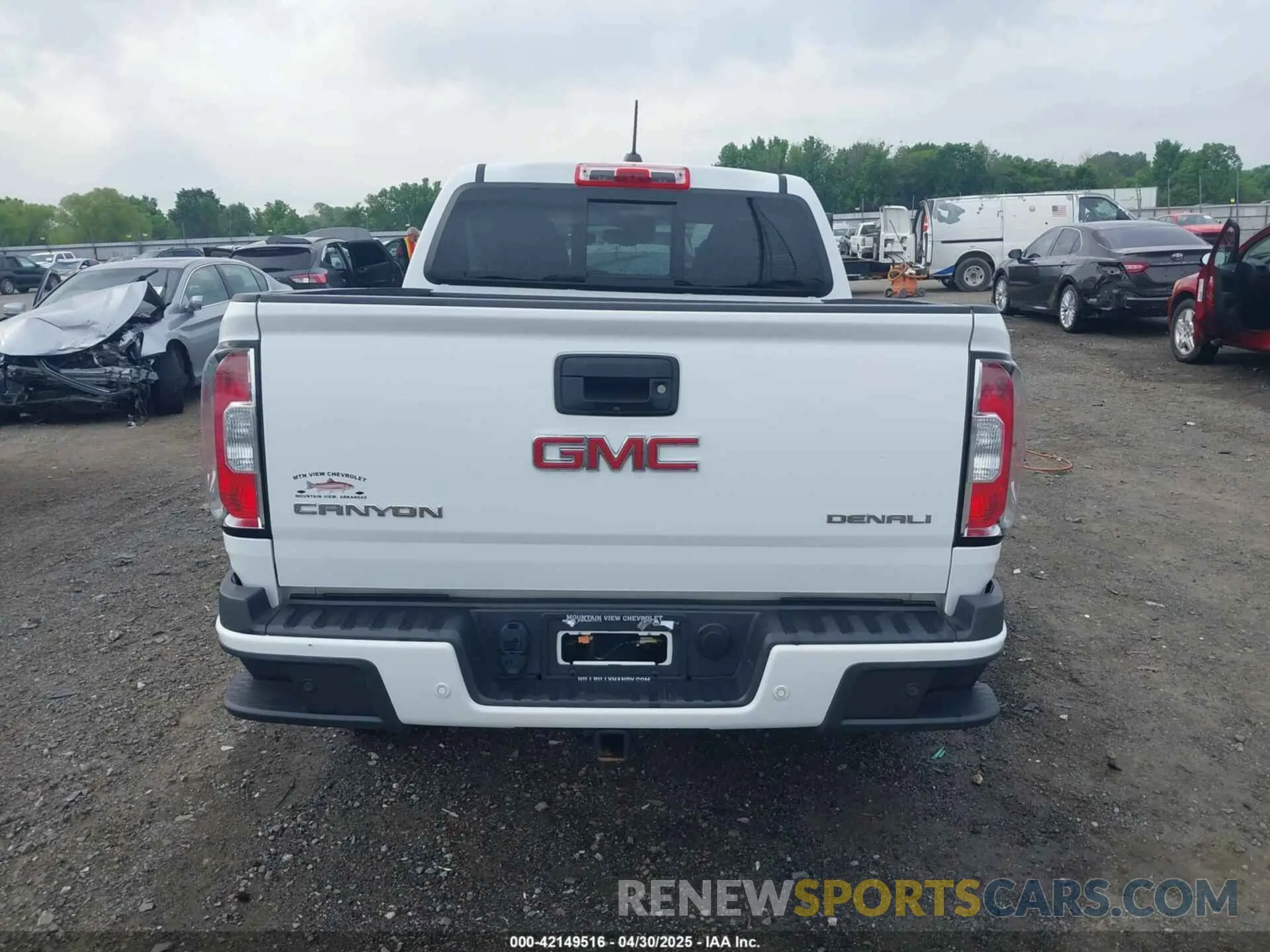 16 Photograph of a damaged car 1GTG6EEN5L1141014 GMC CANYON 2020