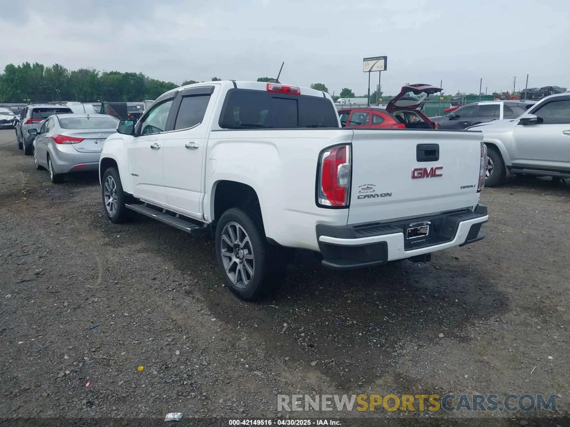 3 Photograph of a damaged car 1GTG6EEN5L1141014 GMC CANYON 2020