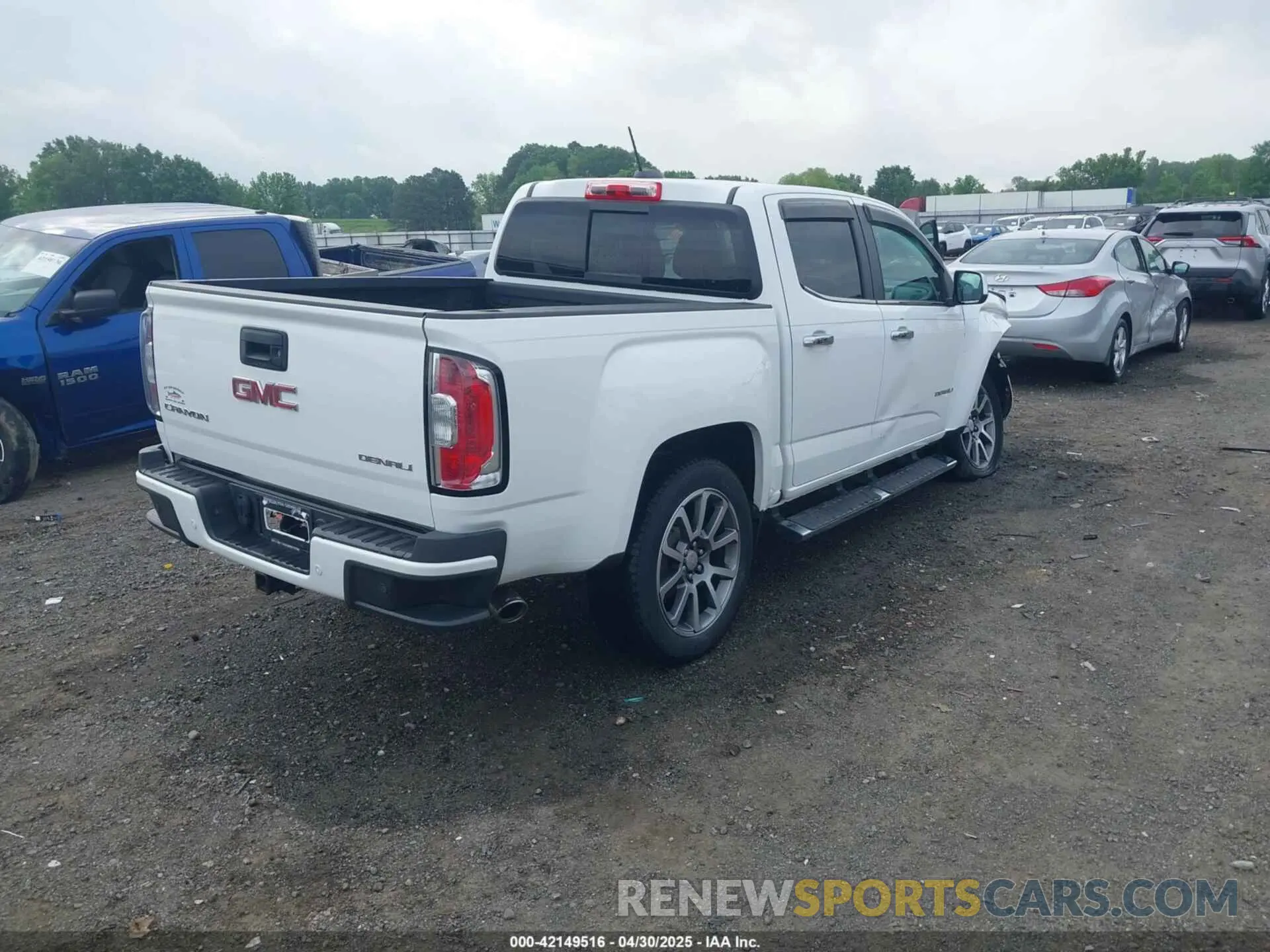 4 Photograph of a damaged car 1GTG6EEN5L1141014 GMC CANYON 2020