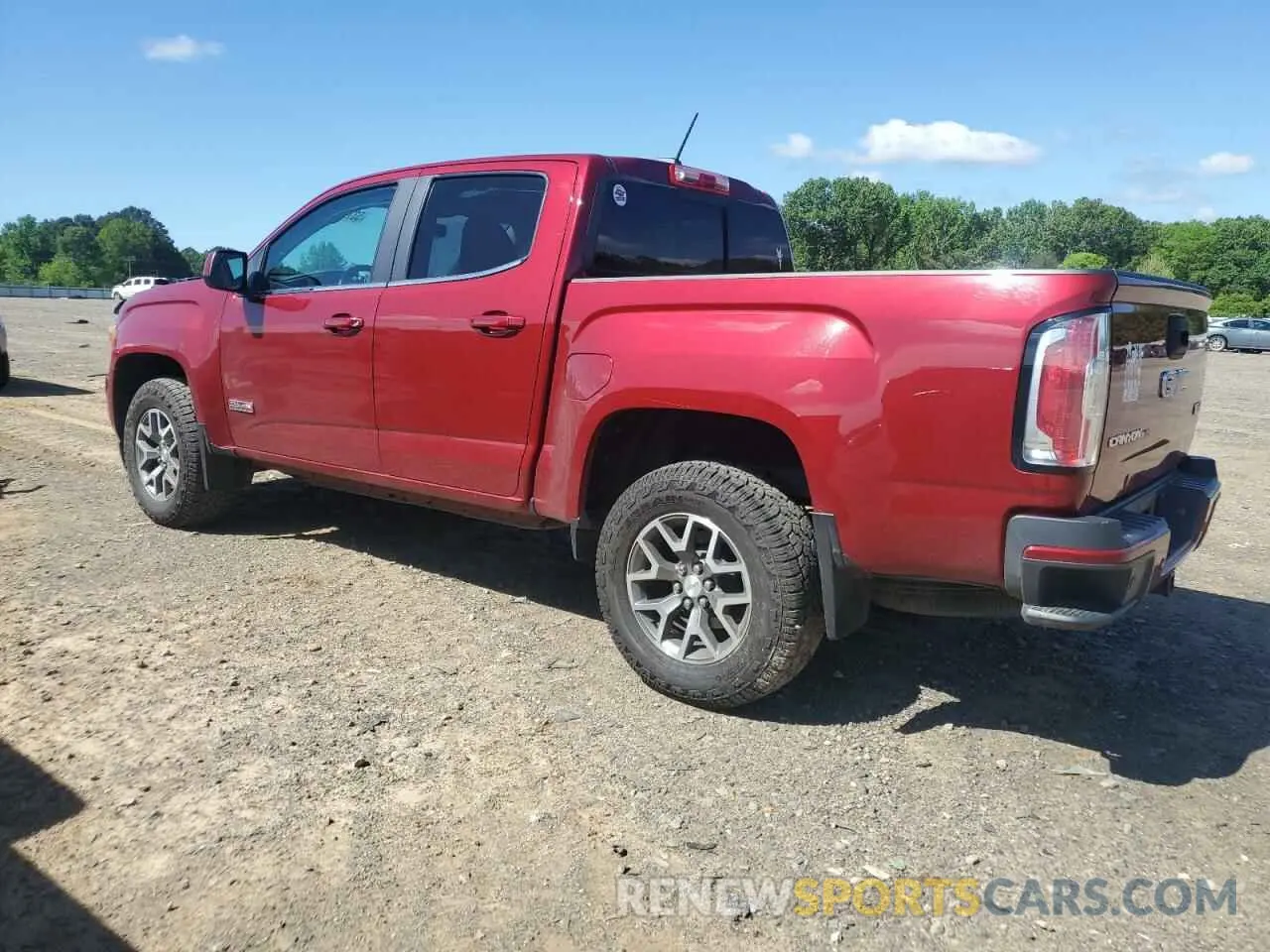 2 Photograph of a damaged car 1GTG6FEN1L1166367 GMC CANYON 2020