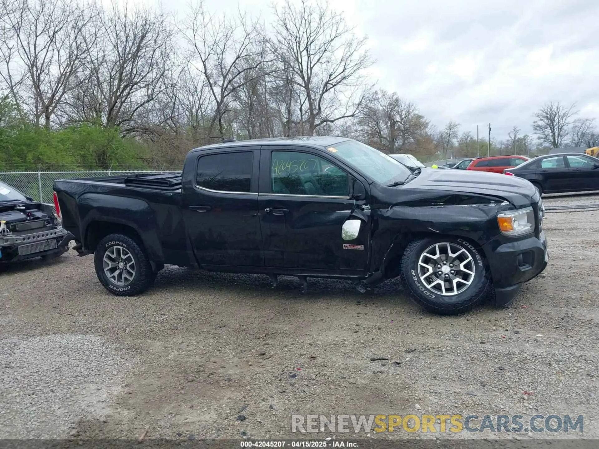 13 Photograph of a damaged car 1GTG6FEN8L1181187 GMC CANYON 2020