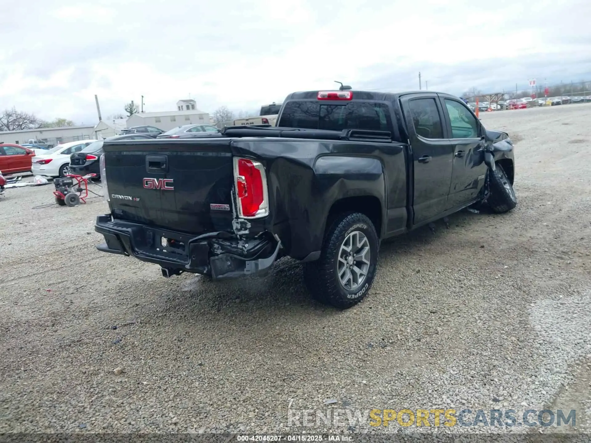 4 Photograph of a damaged car 1GTG6FEN8L1181187 GMC CANYON 2020