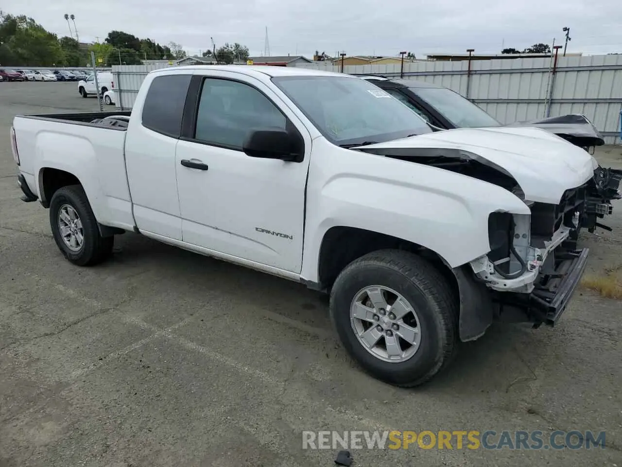 4 Photograph of a damaged car 1GTH5AEA4L1137176 GMC CANYON 2020