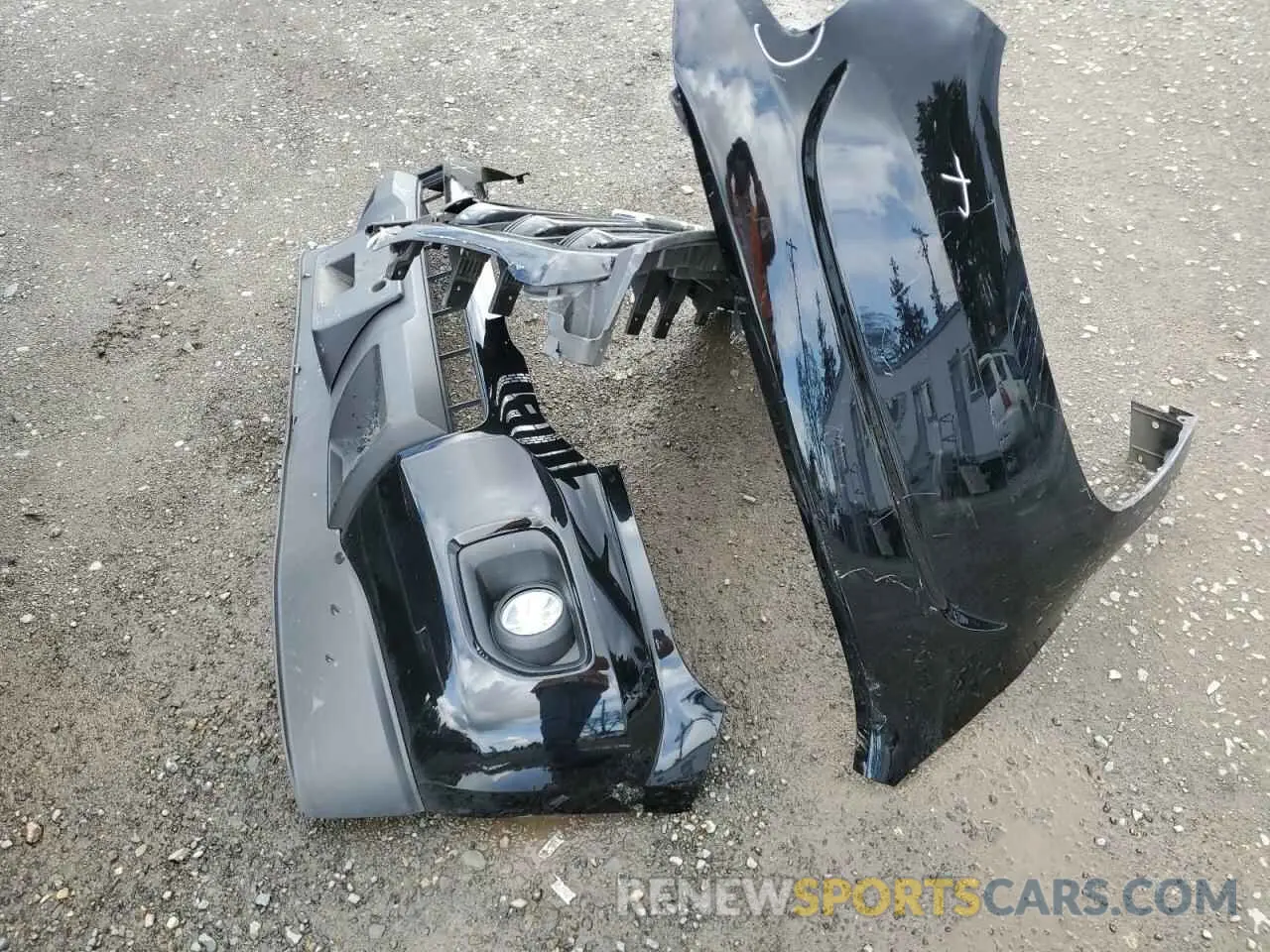 14 Photograph of a damaged car 1GTH6CEN0L1125215 GMC CANYON 2020