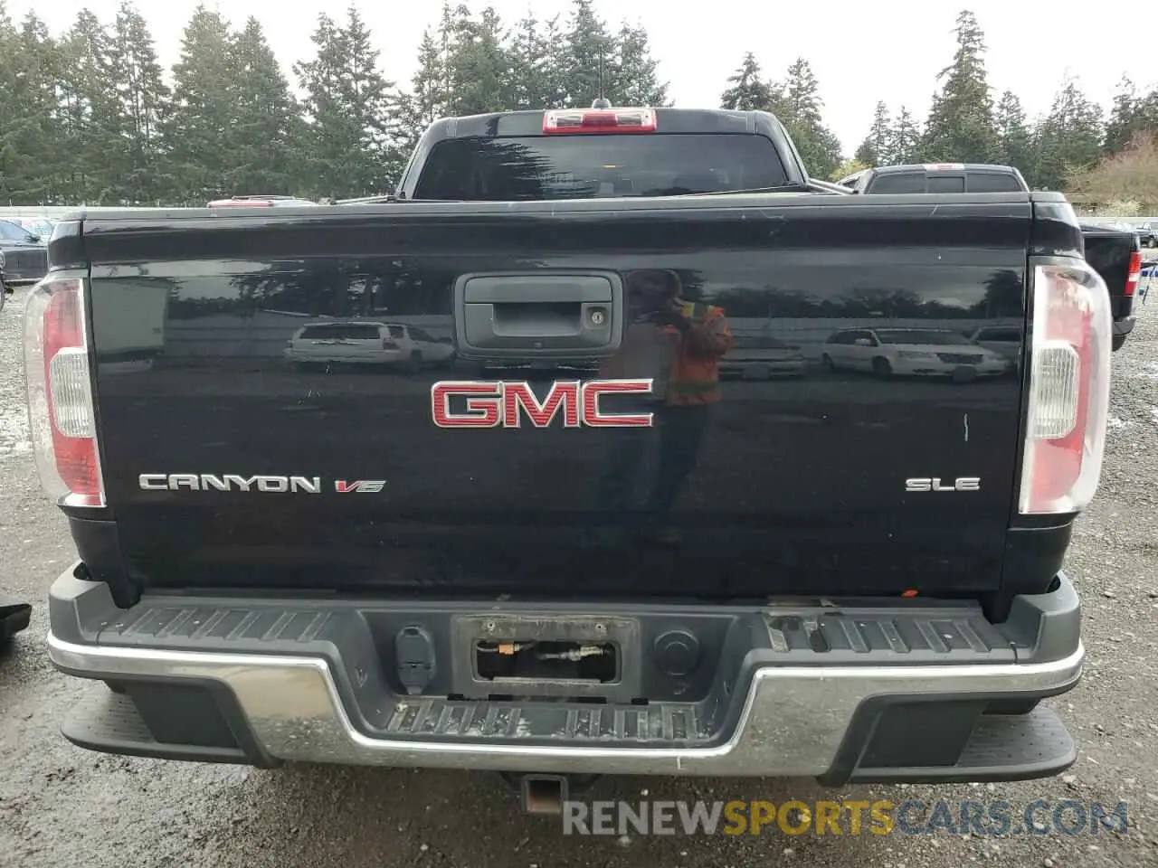 6 Photograph of a damaged car 1GTH6CEN0L1125215 GMC CANYON 2020
