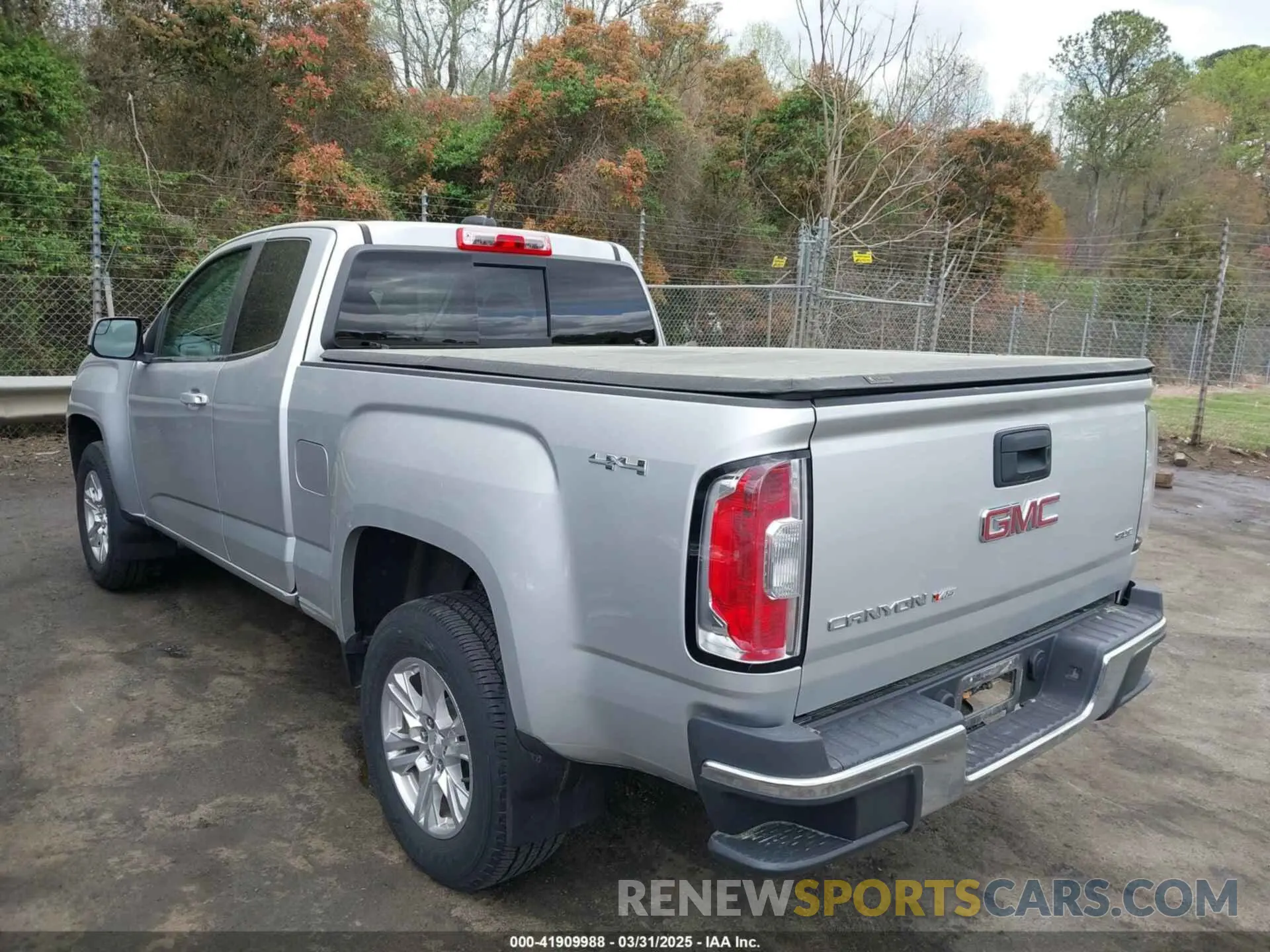 3 Photograph of a damaged car 1GTH6CEN6L1175293 GMC CANYON 2020