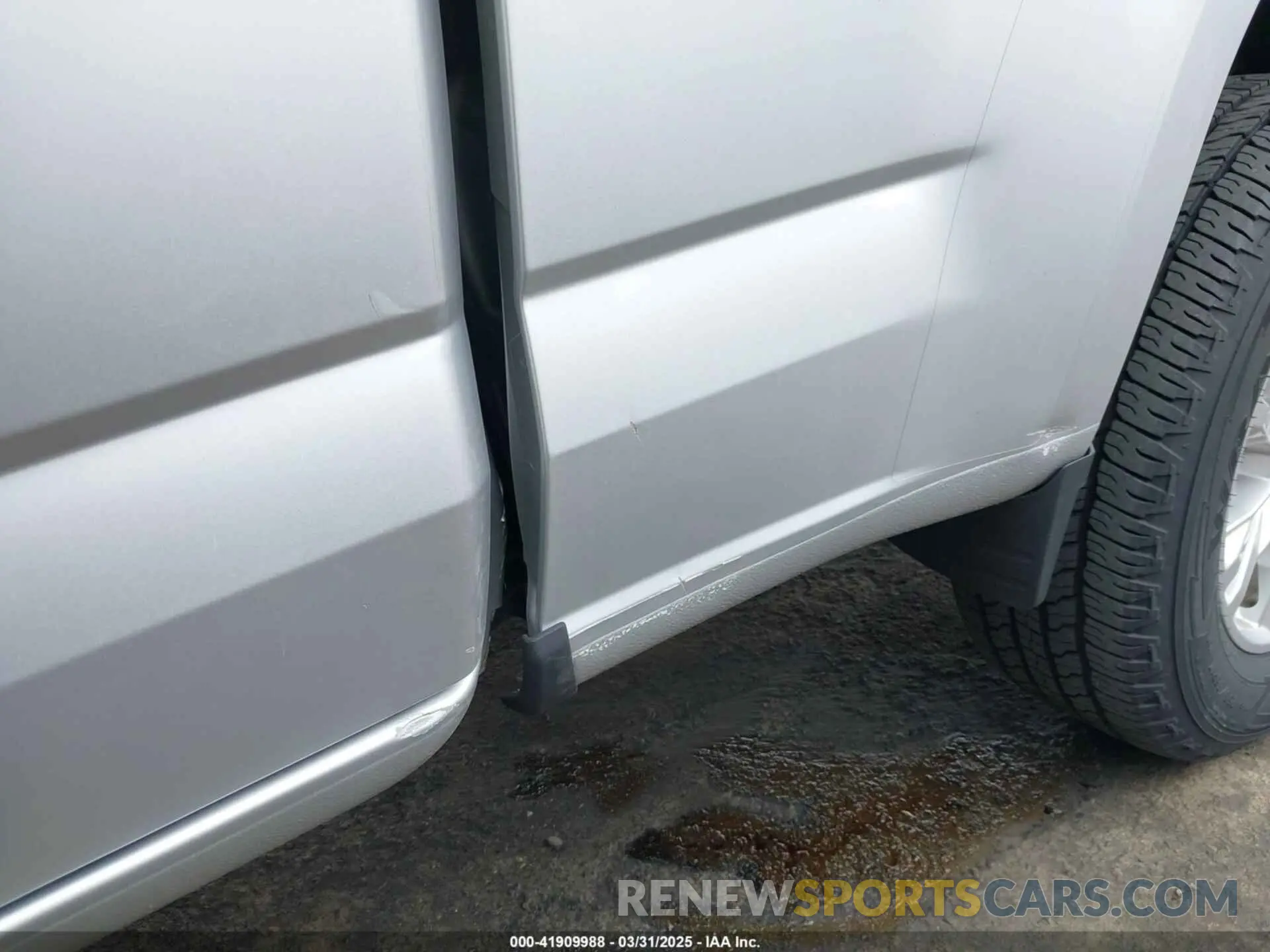 6 Photograph of a damaged car 1GTH6CEN6L1175293 GMC CANYON 2020