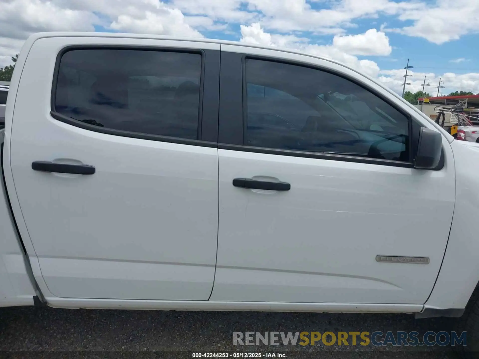 13 Photograph of a damaged car 1GTG5BEA0M1118949 GMC CANYON 2021