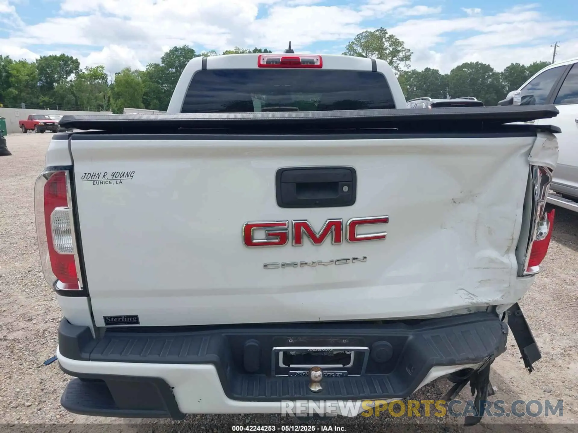 16 Photograph of a damaged car 1GTG5BEA0M1118949 GMC CANYON 2021