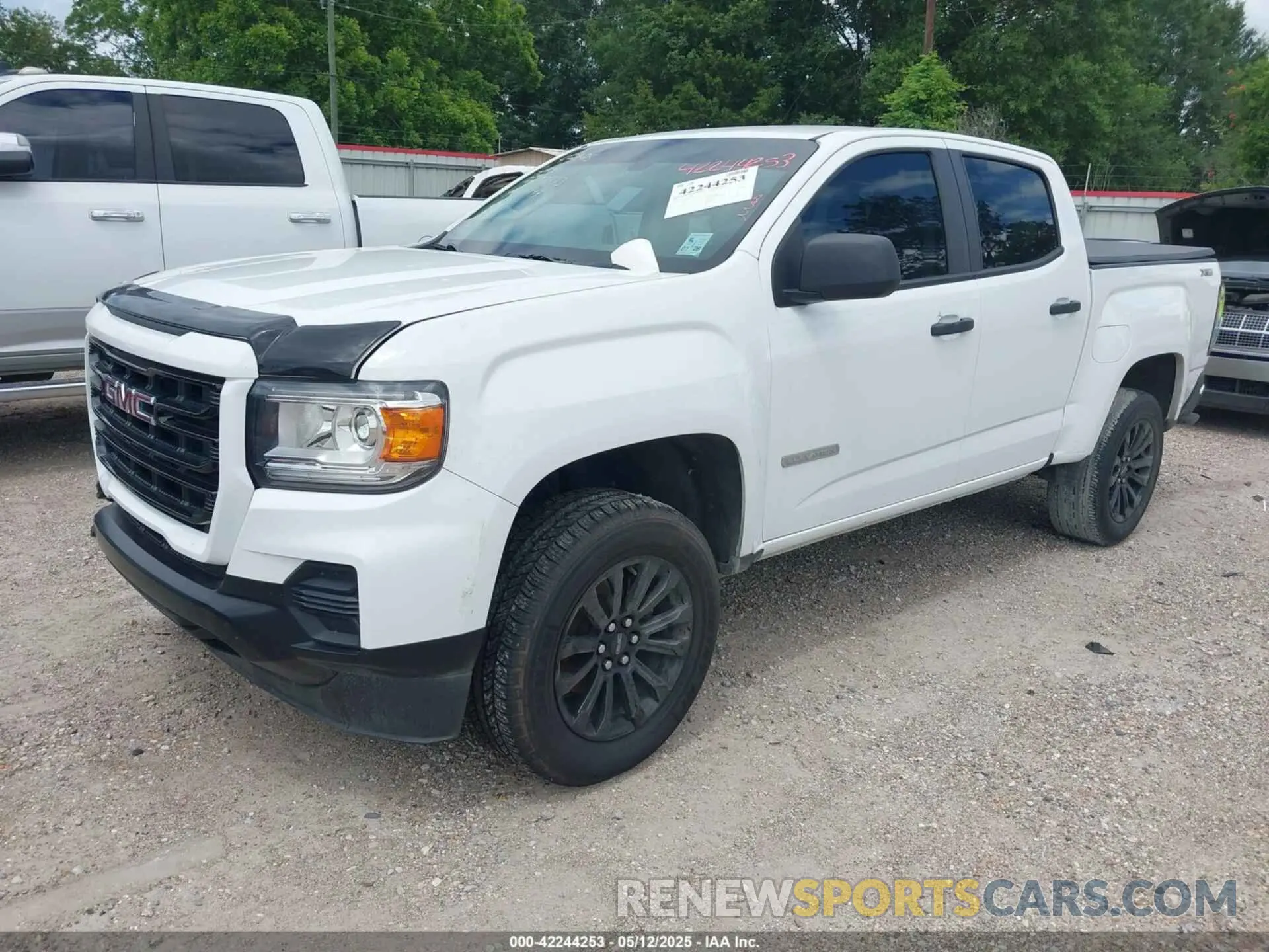 2 Photograph of a damaged car 1GTG5BEA0M1118949 GMC CANYON 2021