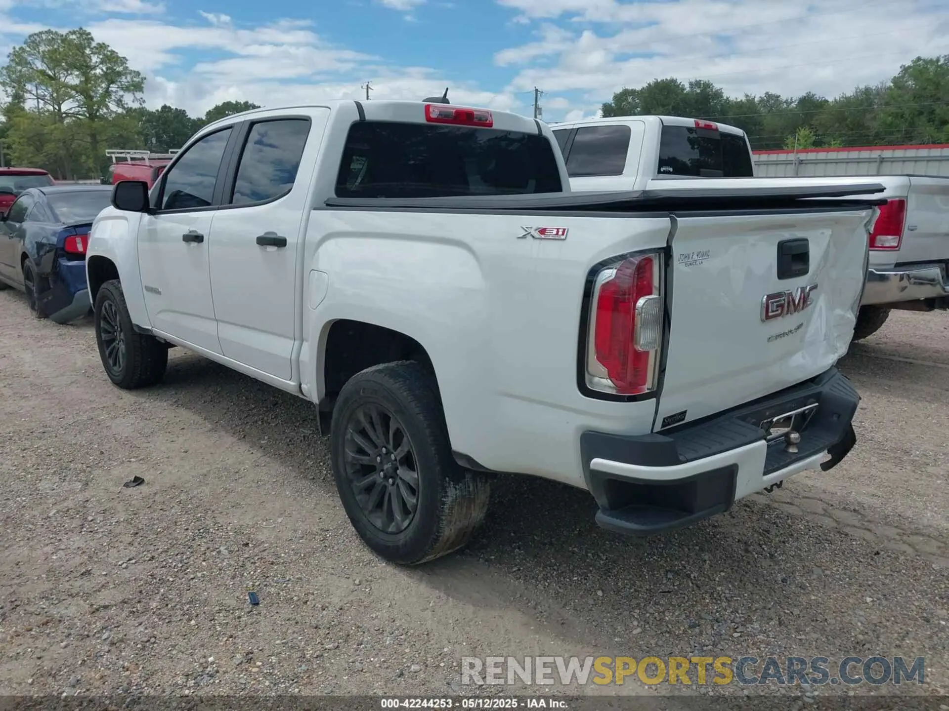 3 Photograph of a damaged car 1GTG5BEA0M1118949 GMC CANYON 2021