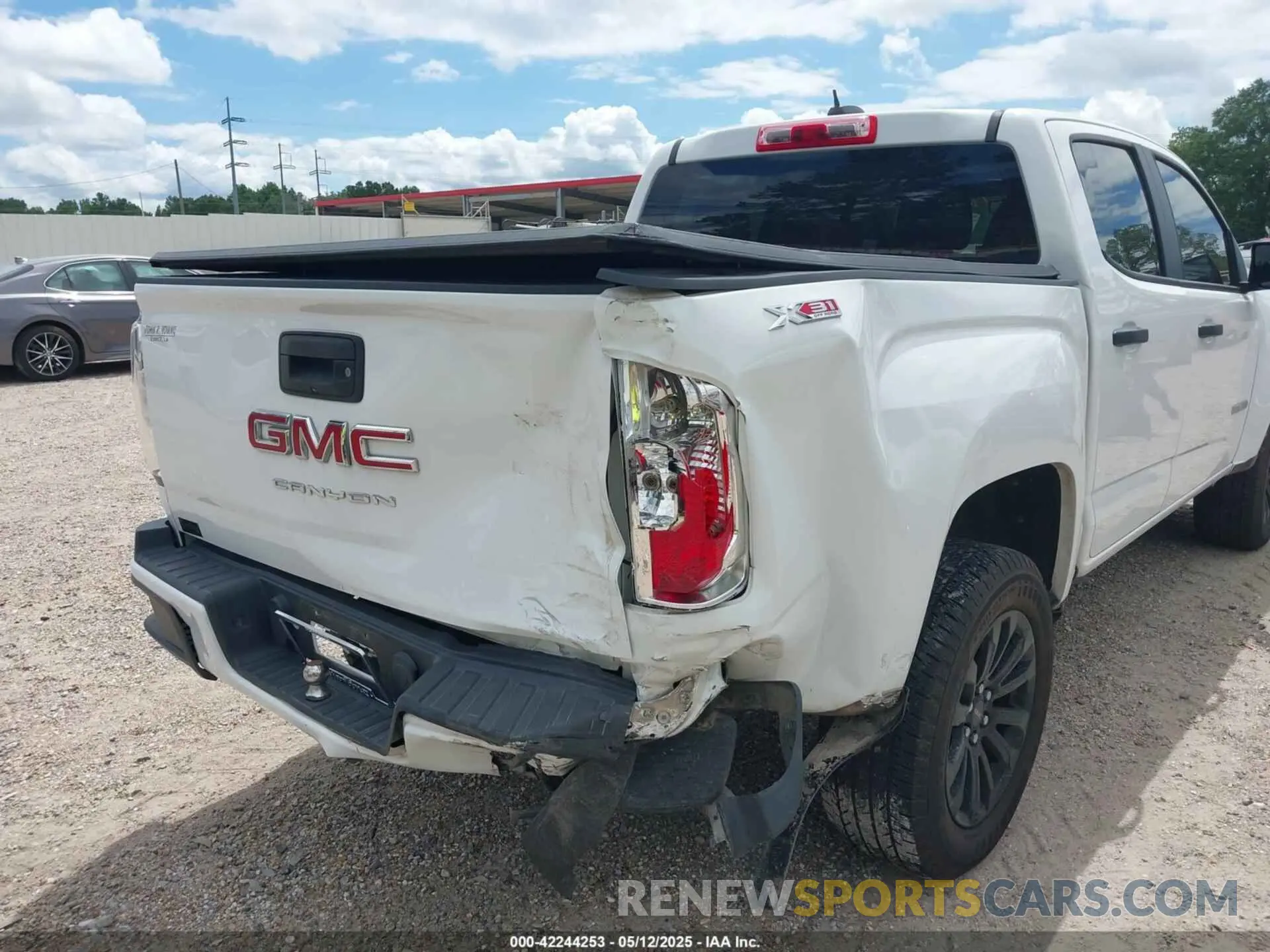 6 Photograph of a damaged car 1GTG5BEA0M1118949 GMC CANYON 2021