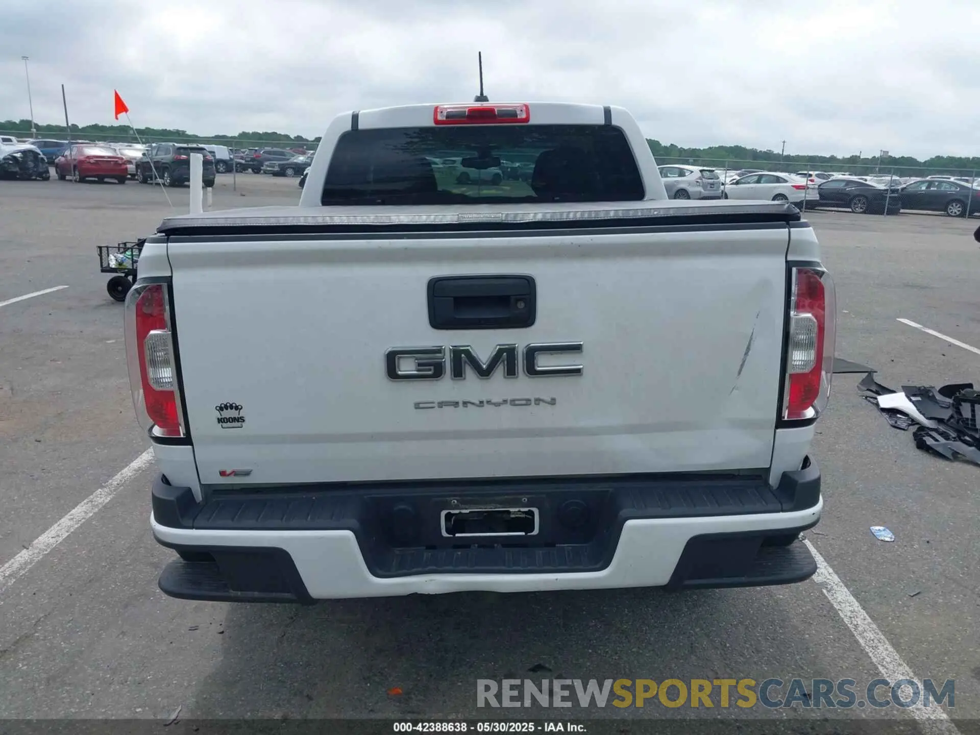 16 Photograph of a damaged car 1GTG5BEN2M1292797 GMC CANYON 2021