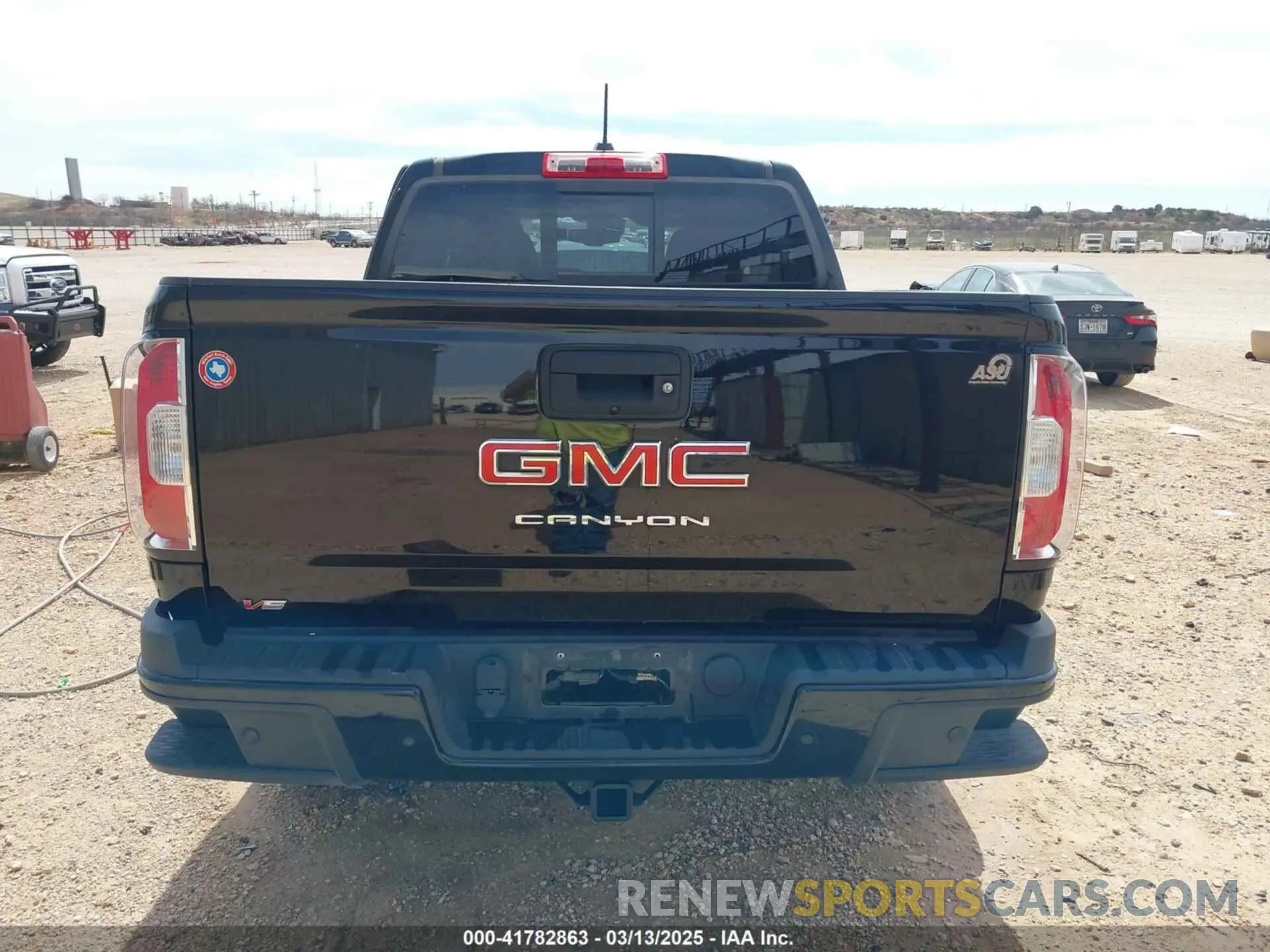 16 Photograph of a damaged car 1GTG5CEN4M1290149 GMC CANYON 2021