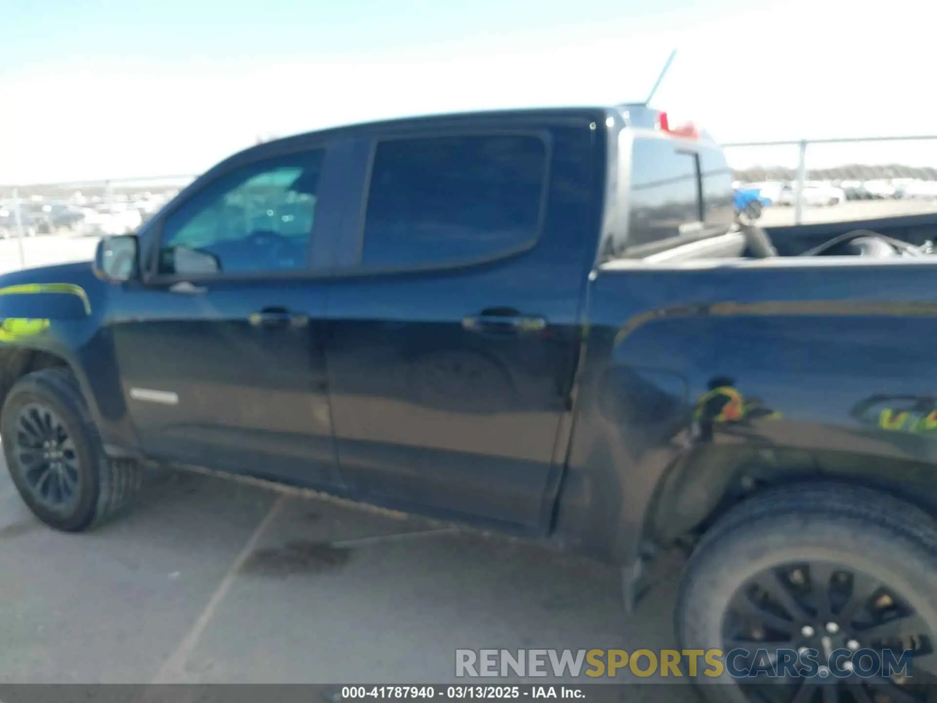 14 Photograph of a damaged car 1GTG5CEN8M1210433 GMC CANYON 2021