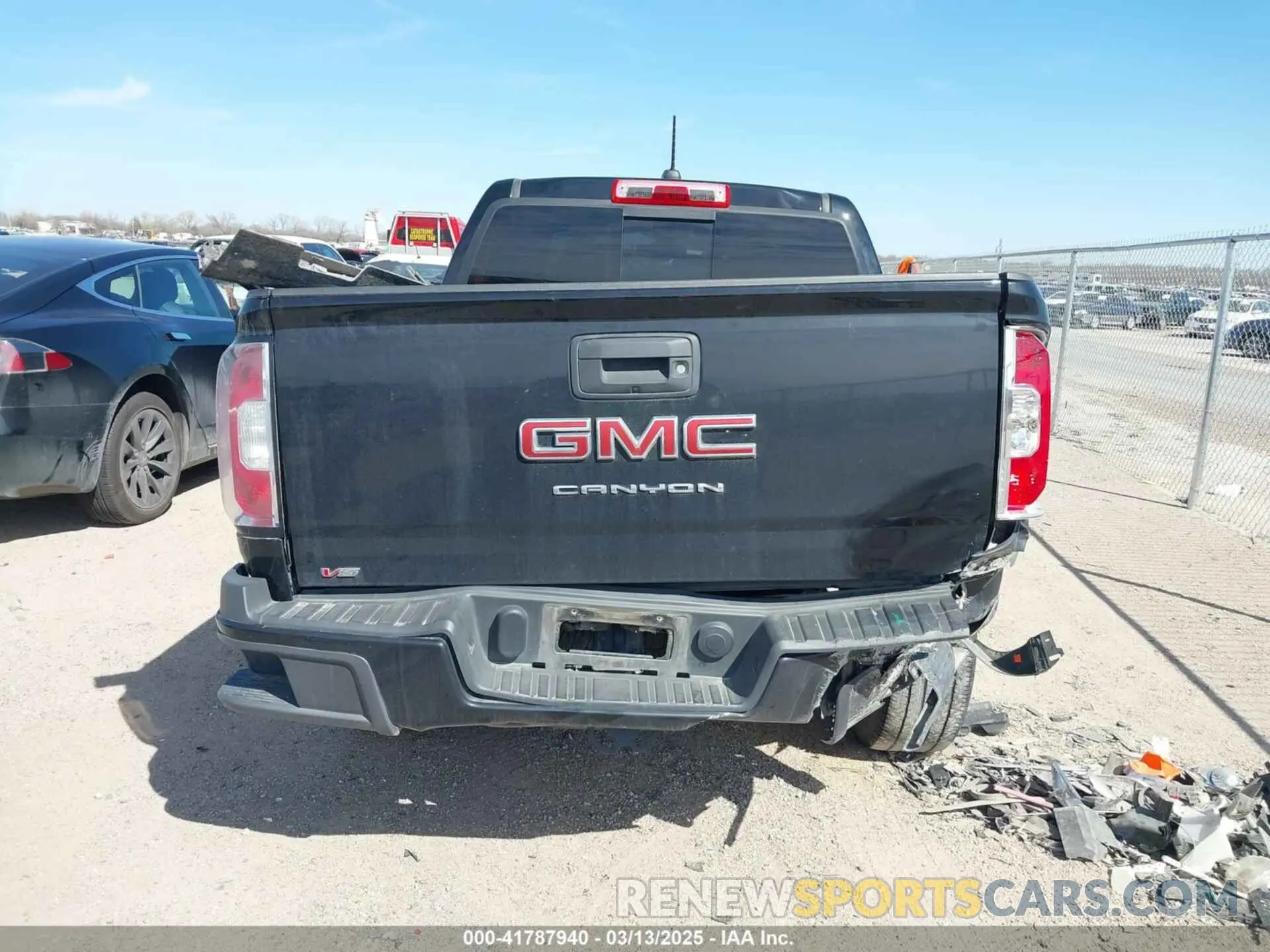 16 Photograph of a damaged car 1GTG5CEN8M1210433 GMC CANYON 2021