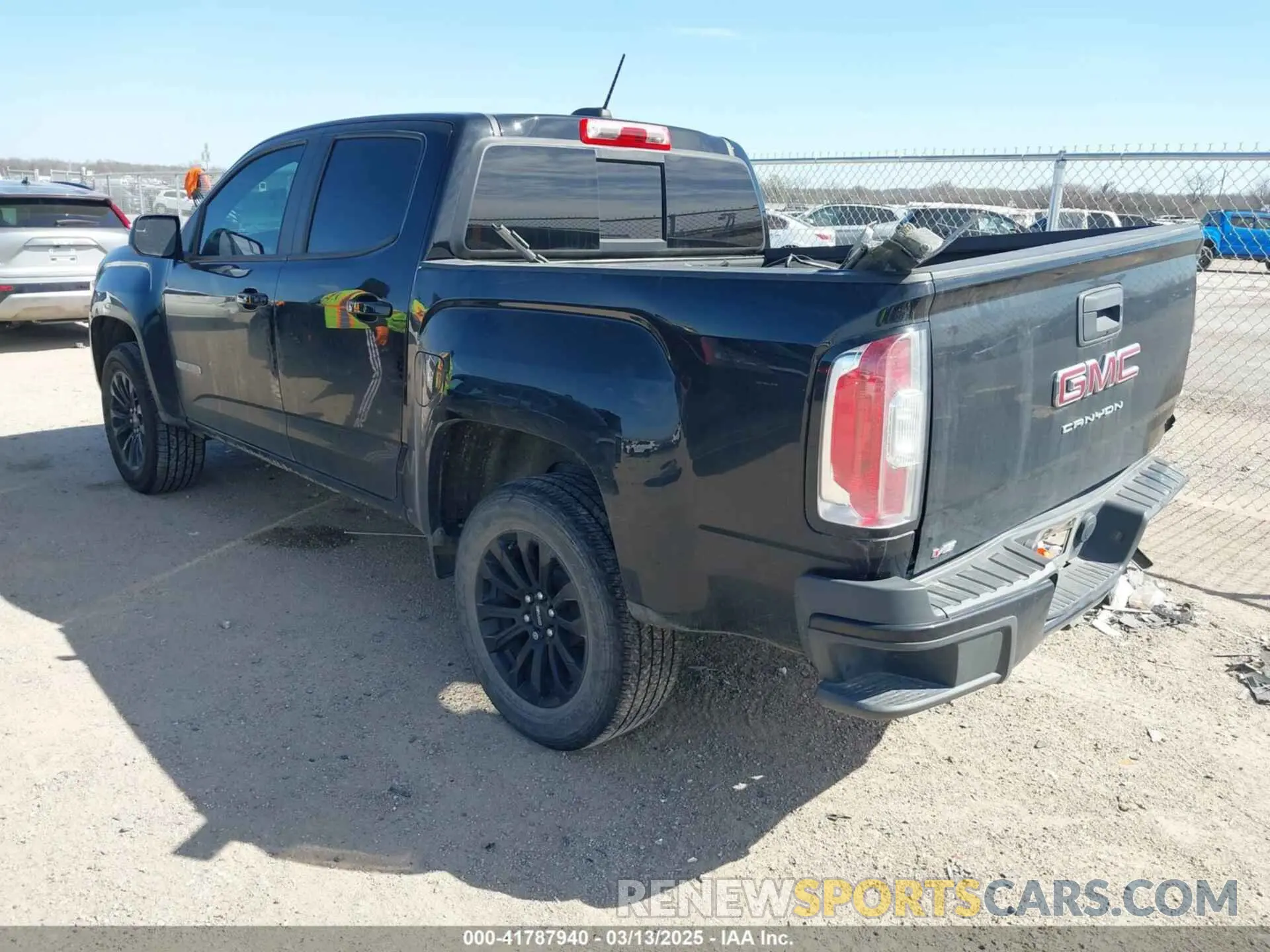 3 Photograph of a damaged car 1GTG5CEN8M1210433 GMC CANYON 2021