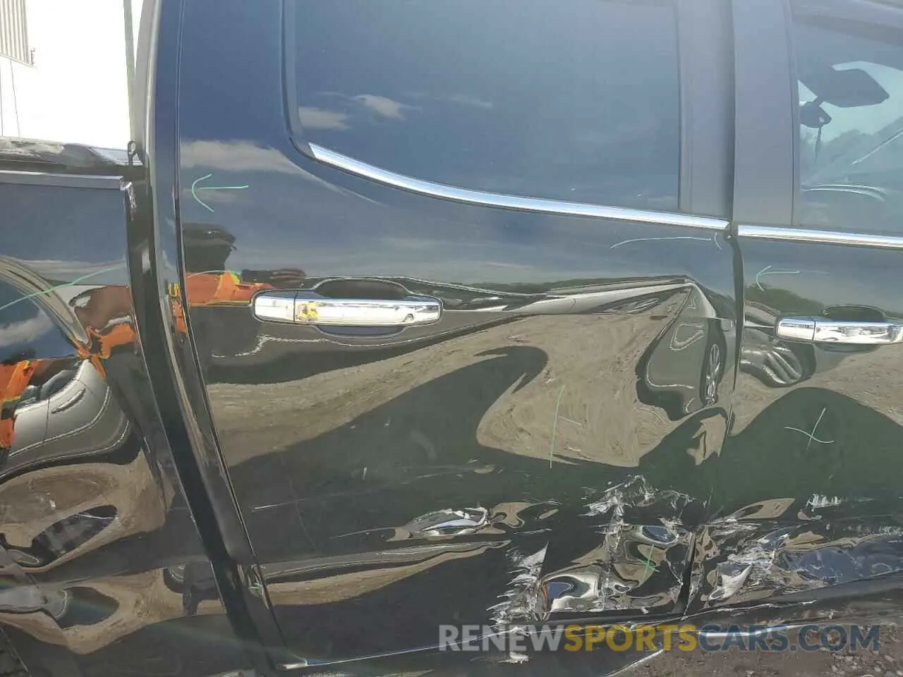 10 Photograph of a damaged car 1GTG5EEN9M1171878 GMC CANYON 2021