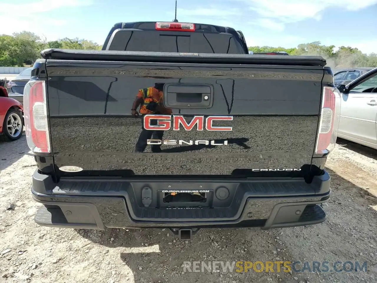 6 Photograph of a damaged car 1GTG5EEN9M1171878 GMC CANYON 2021