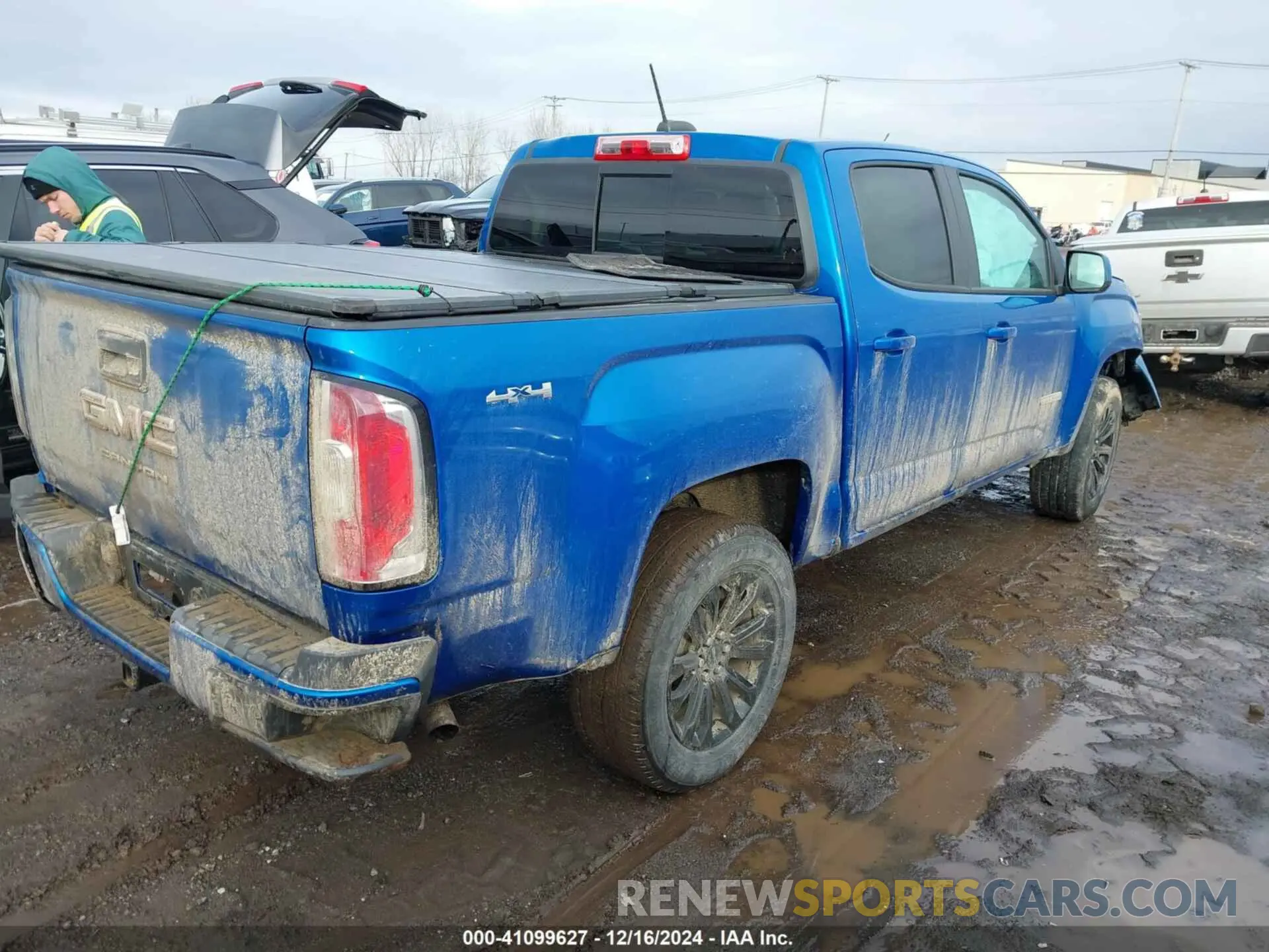 4 Photograph of a damaged car 1GTG6CEN1M1245554 GMC CANYON 2021