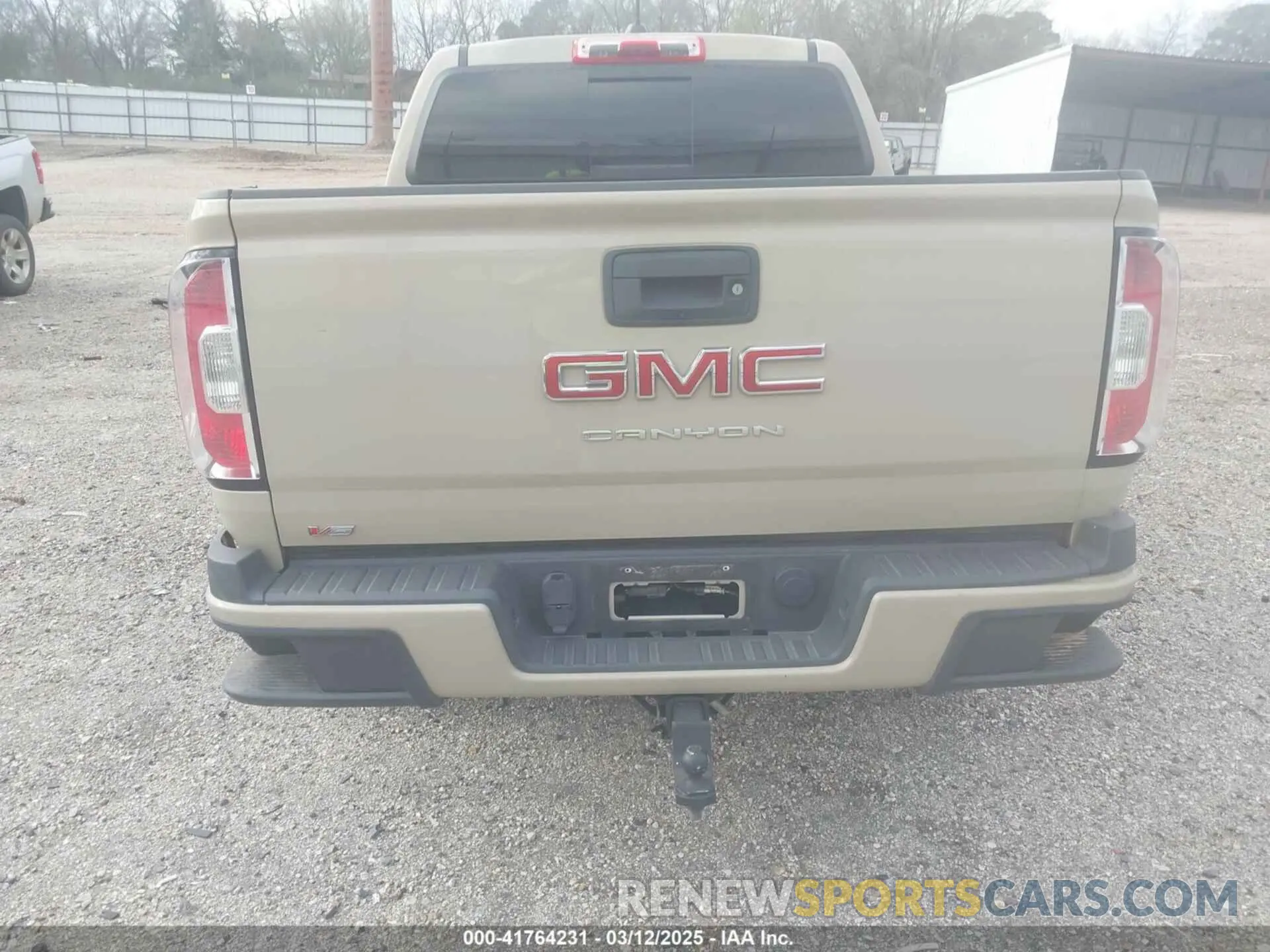 17 Photograph of a damaged car 1GTG6CEN4M1279682 GMC CANYON 2021