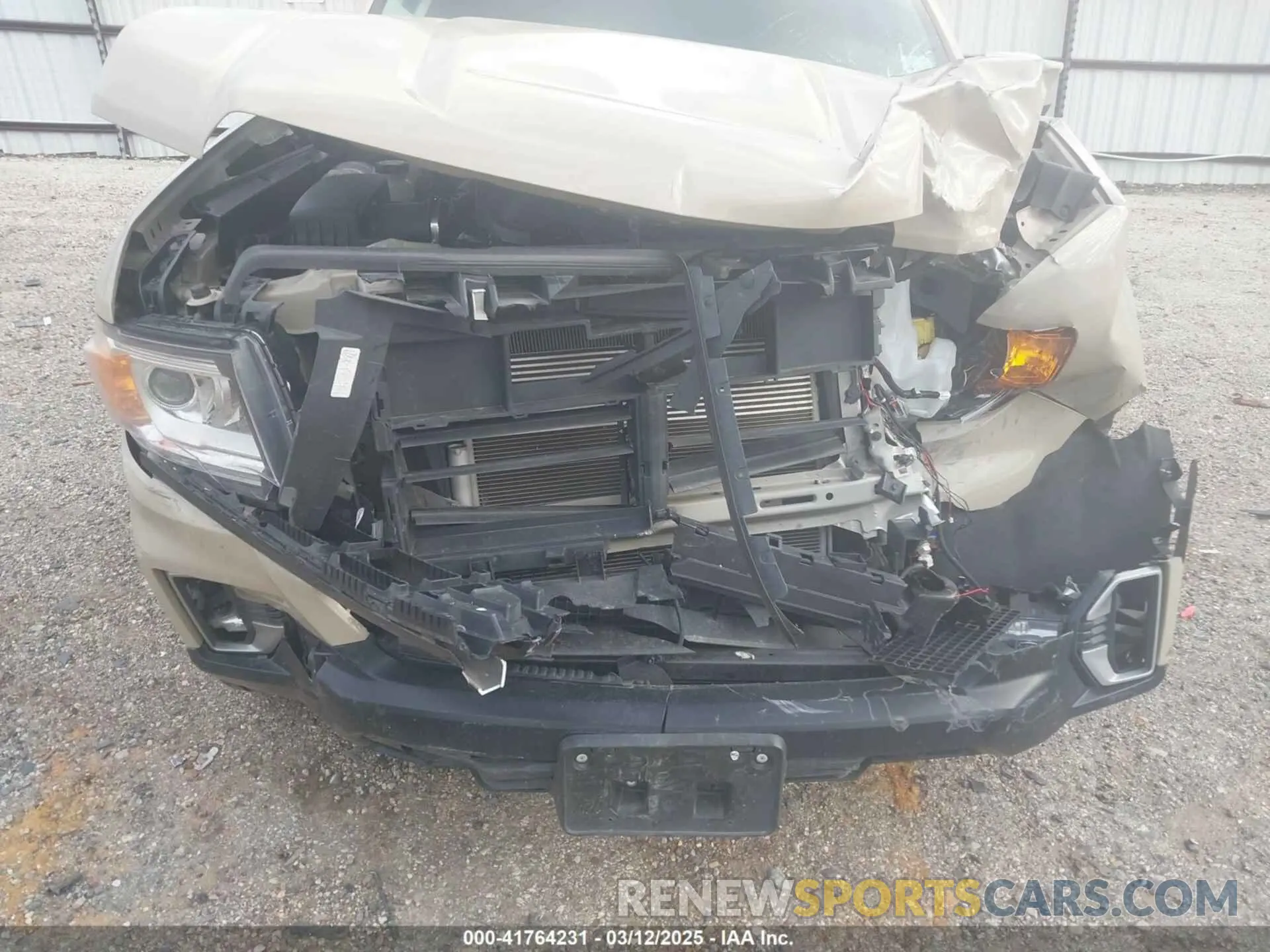 22 Photograph of a damaged car 1GTG6CEN4M1279682 GMC CANYON 2021