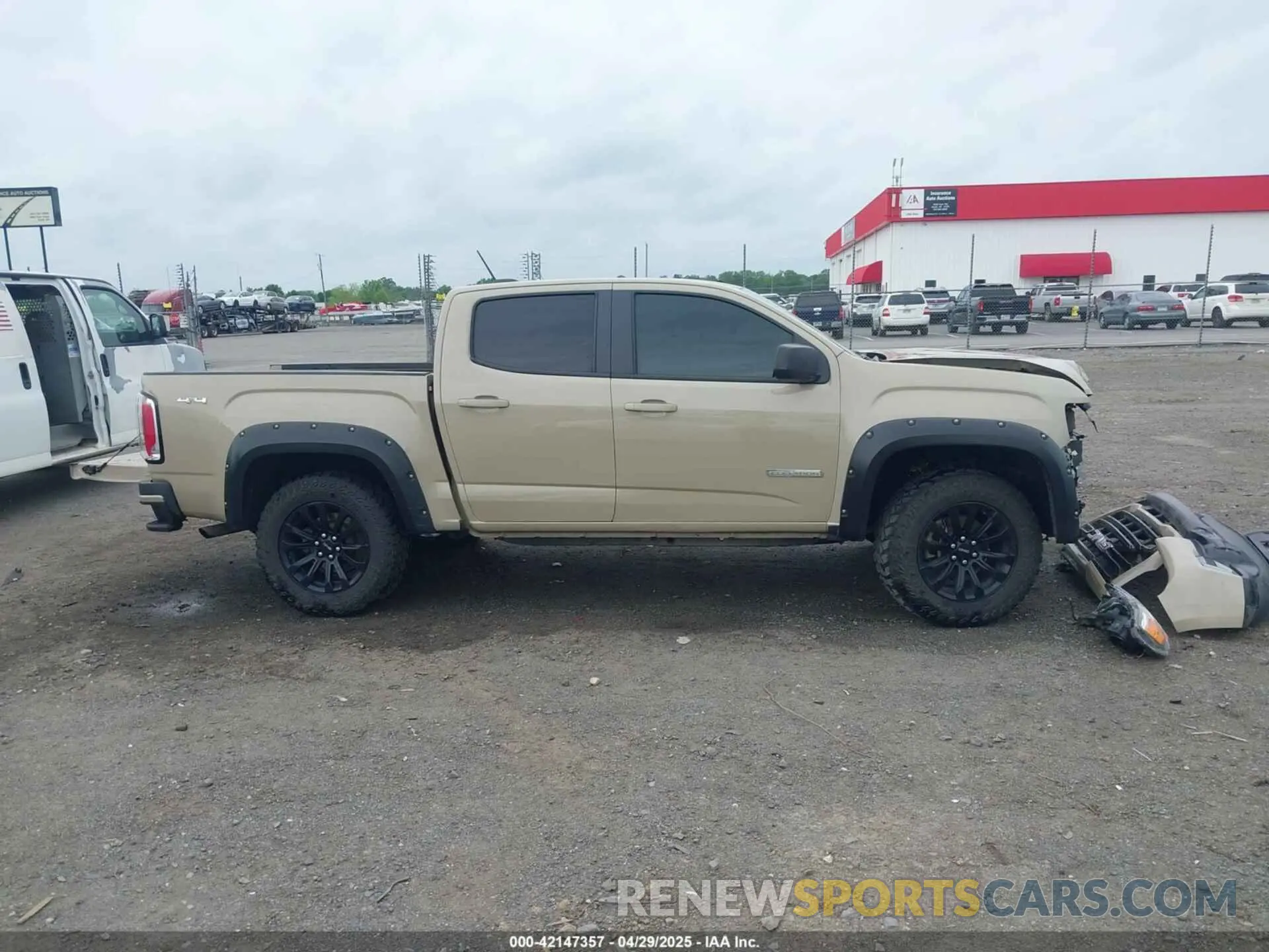 13 Photograph of a damaged car 1GTG6CEN9M1133620 GMC CANYON 2021