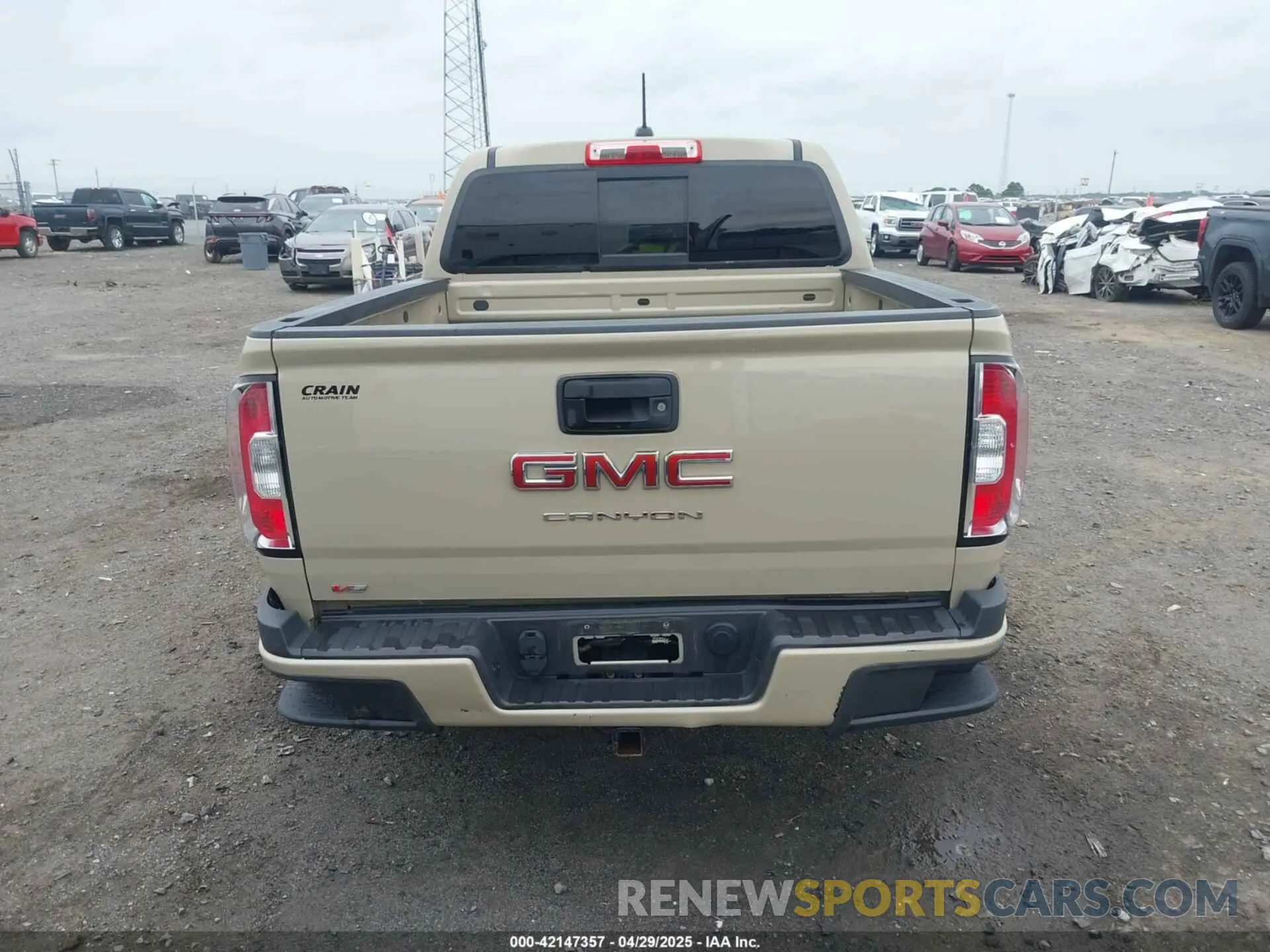 16 Photograph of a damaged car 1GTG6CEN9M1133620 GMC CANYON 2021