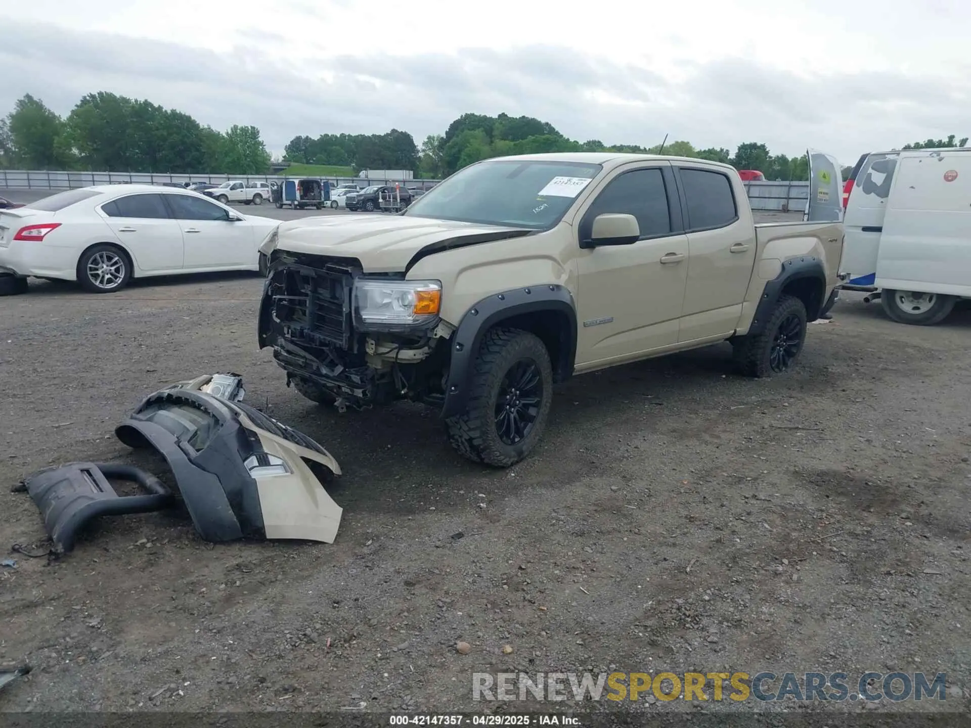 2 Photograph of a damaged car 1GTG6CEN9M1133620 GMC CANYON 2021