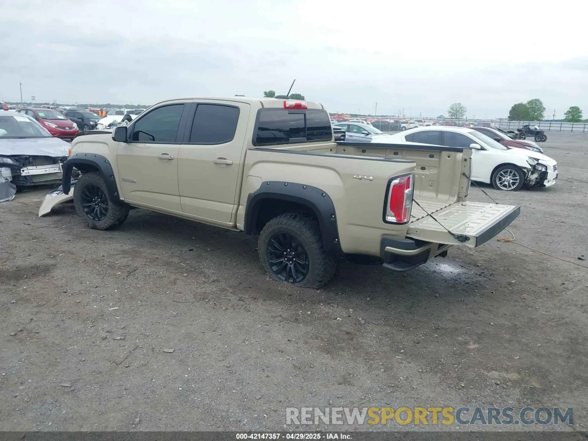 3 Photograph of a damaged car 1GTG6CEN9M1133620 GMC CANYON 2021
