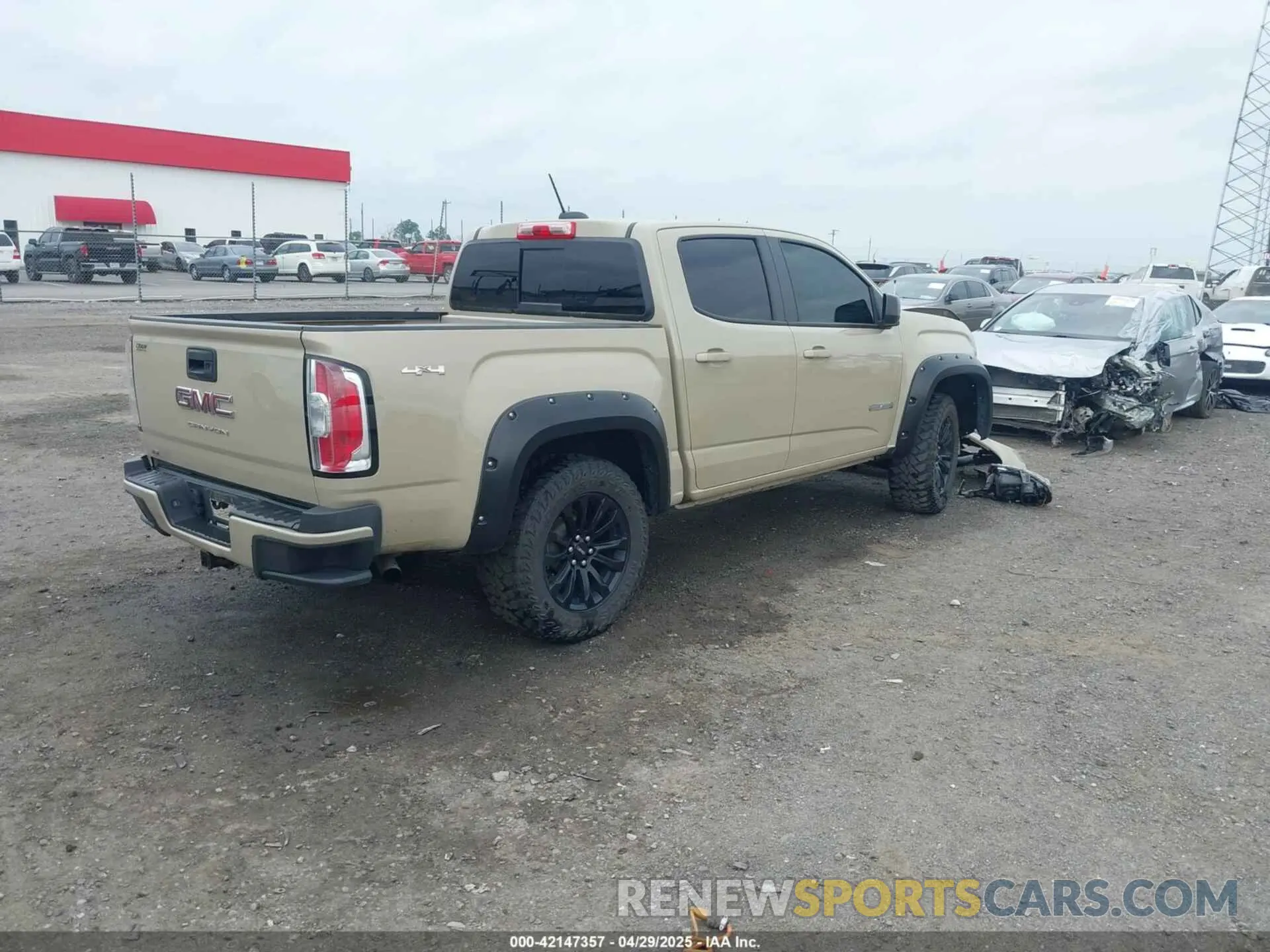 4 Photograph of a damaged car 1GTG6CEN9M1133620 GMC CANYON 2021