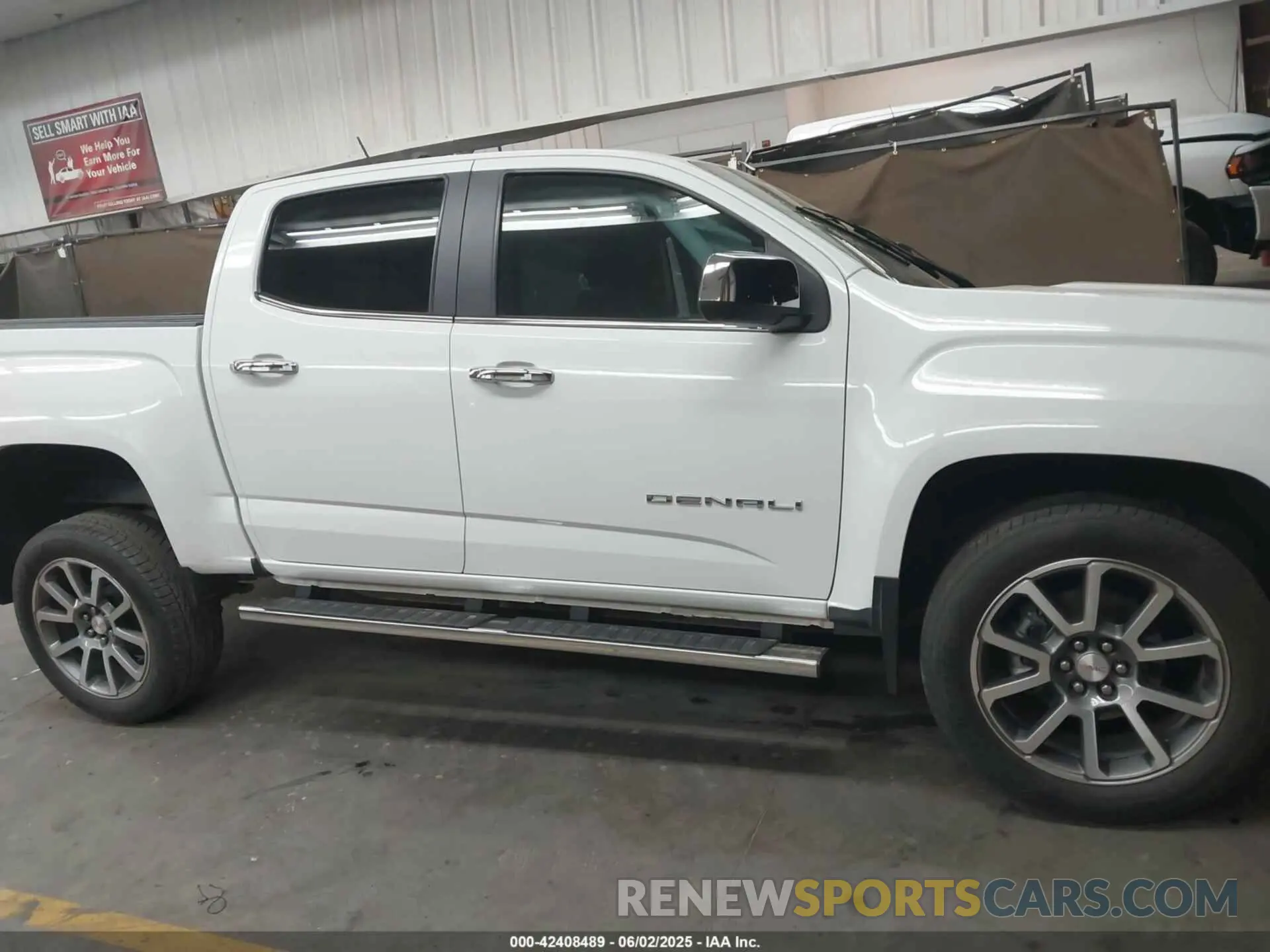 13 Photograph of a damaged car 1GTG6EEN0M1174391 GMC CANYON 2021
