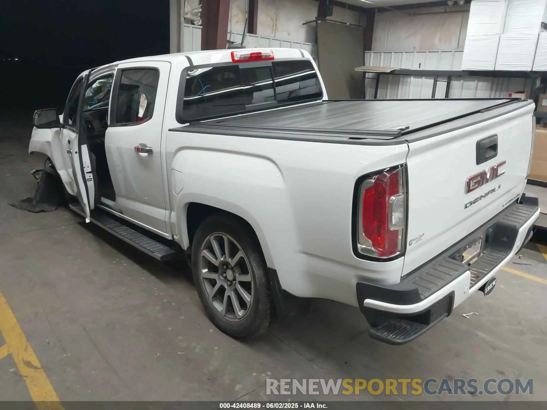 3 Photograph of a damaged car 1GTG6EEN0M1174391 GMC CANYON 2021