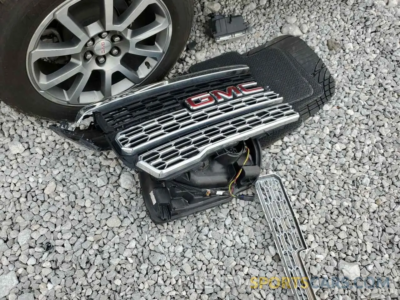 12 Photograph of a damaged car 1GTG6EEN3M1101872 GMC CANYON 2021