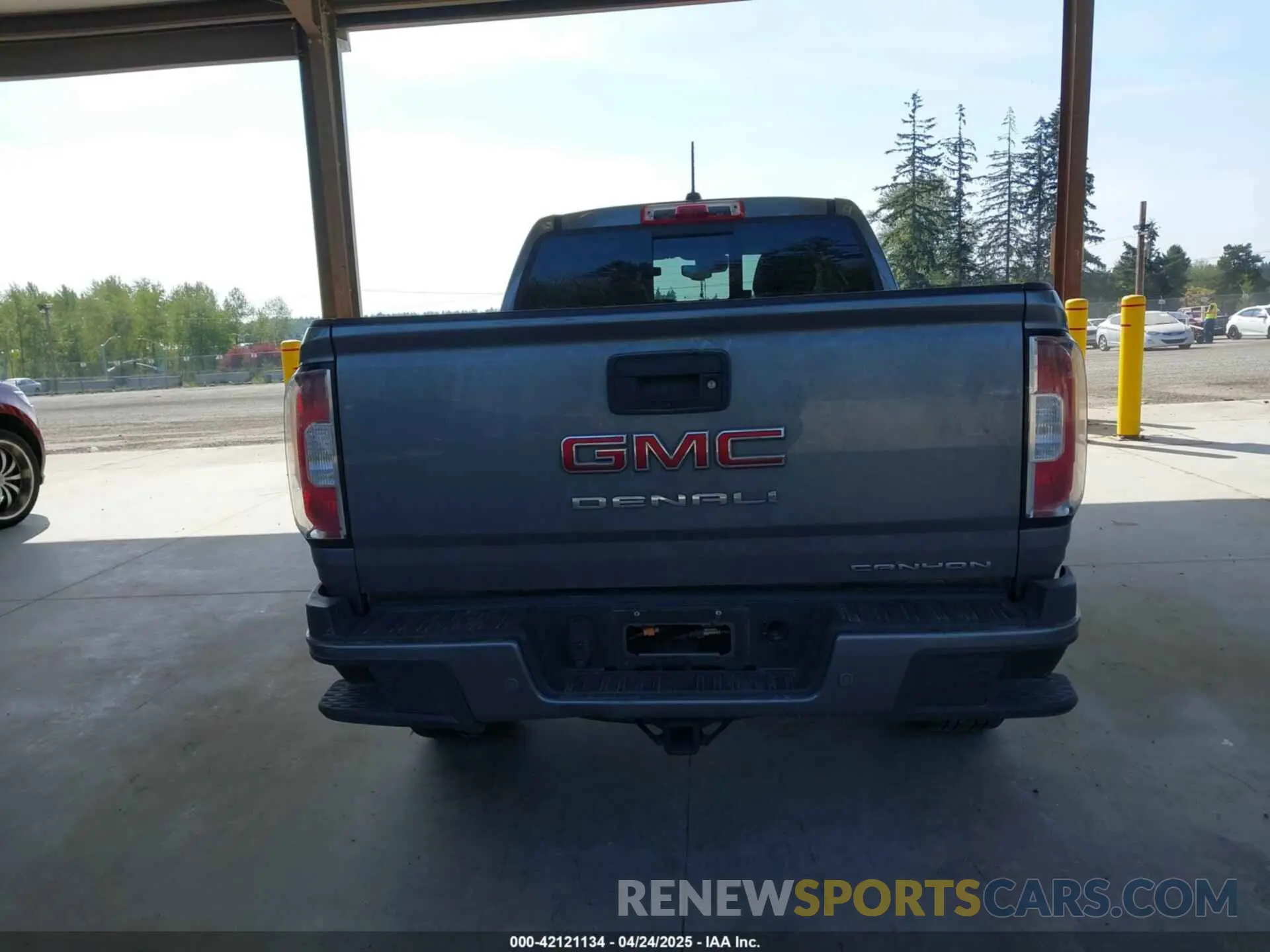 16 Photograph of a damaged car 1GTG6EEN5M1102747 GMC CANYON 2021