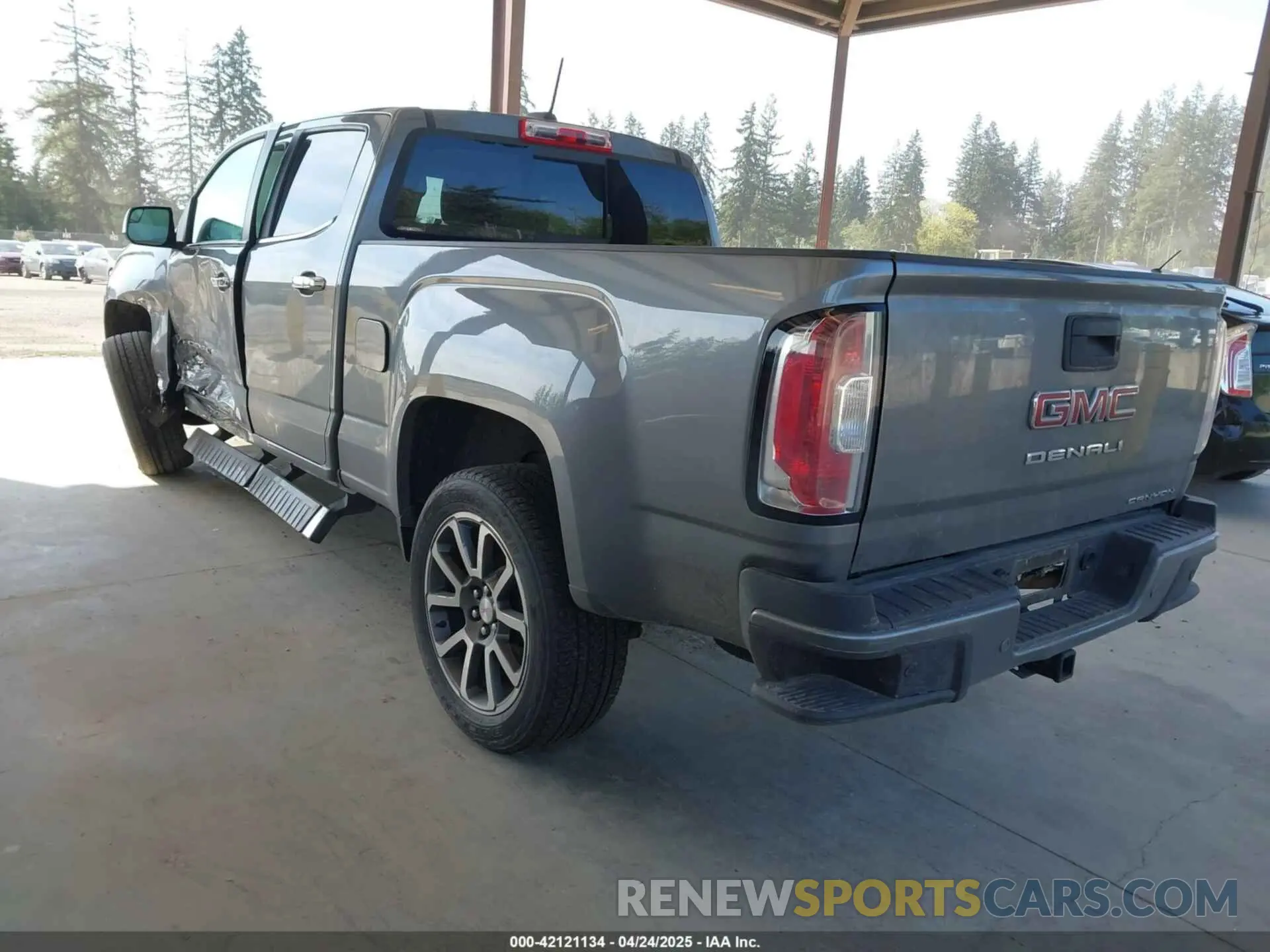 3 Photograph of a damaged car 1GTG6EEN5M1102747 GMC CANYON 2021