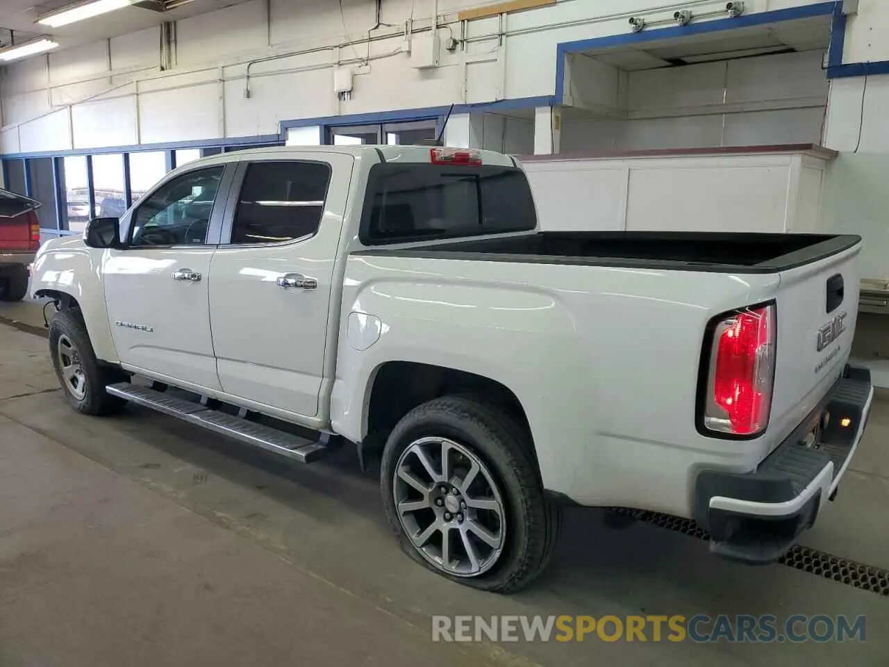 2 Photograph of a damaged car 1GTG6EEN6M1142514 GMC CANYON 2021