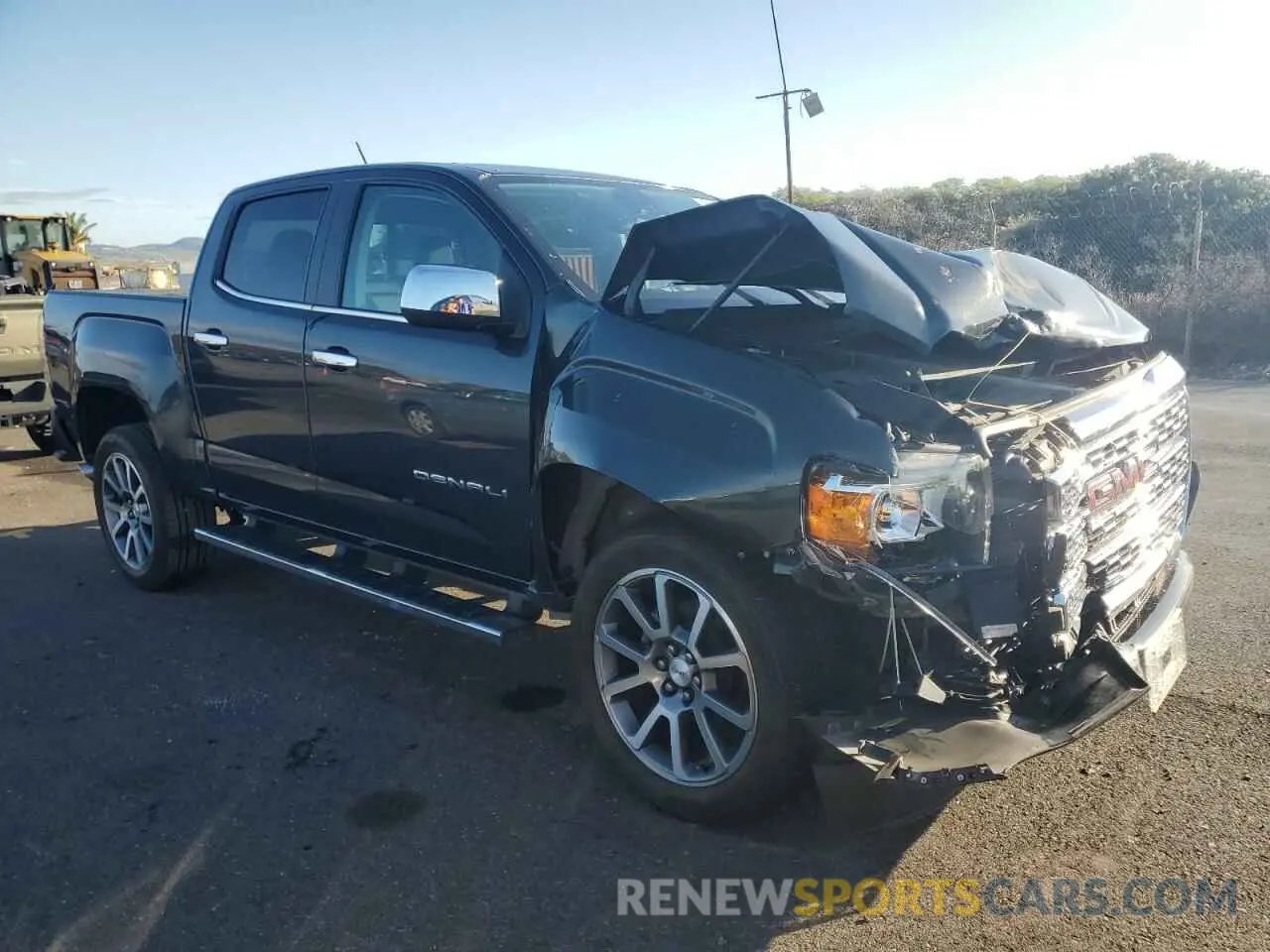 4 Photograph of a damaged car 1GTG6EEN9M1150283 GMC CANYON 2021