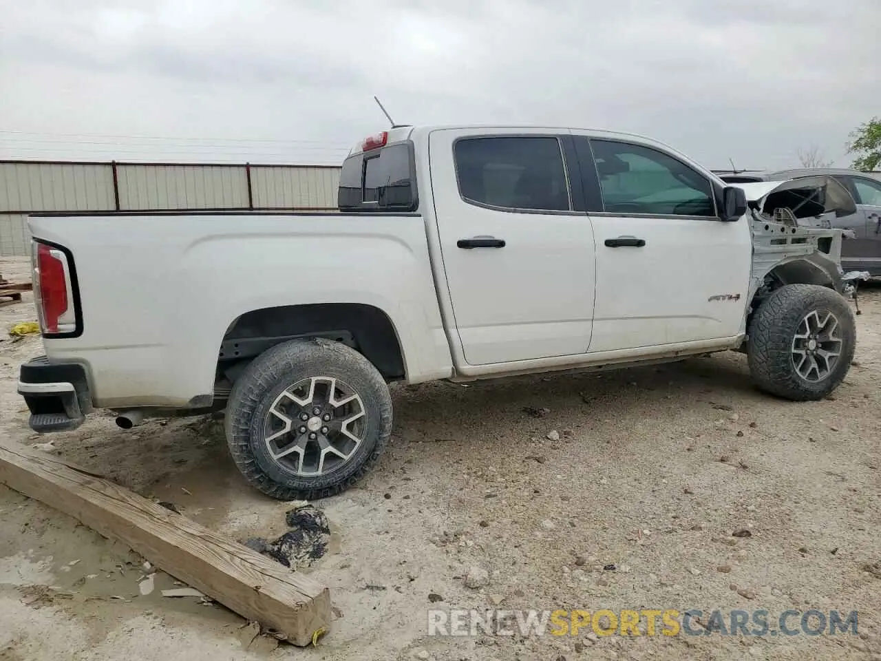 3 Photograph of a damaged car 1GTG6FEN0M1122894 GMC CANYON 2021