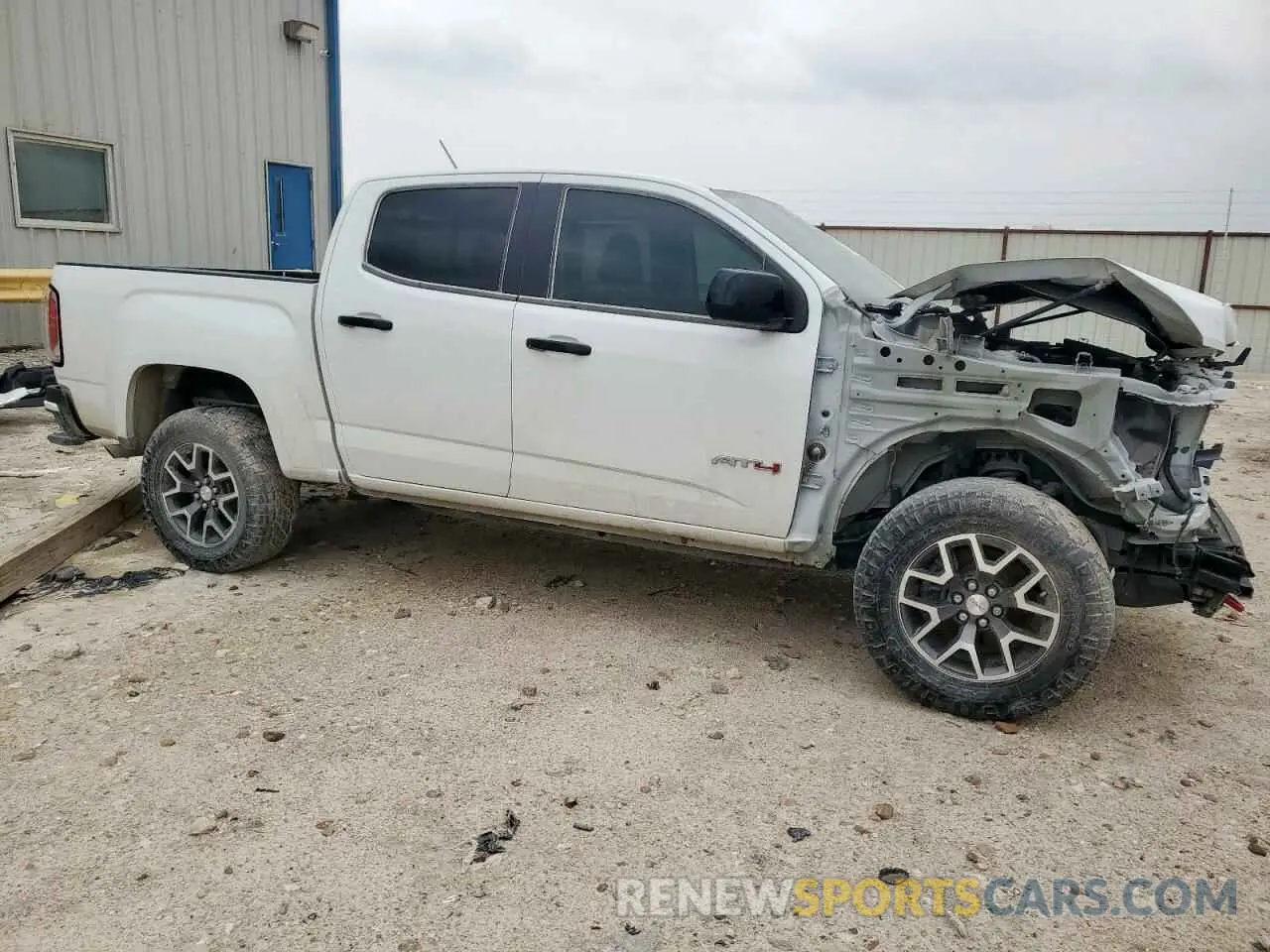 4 Photograph of a damaged car 1GTG6FEN0M1122894 GMC CANYON 2021